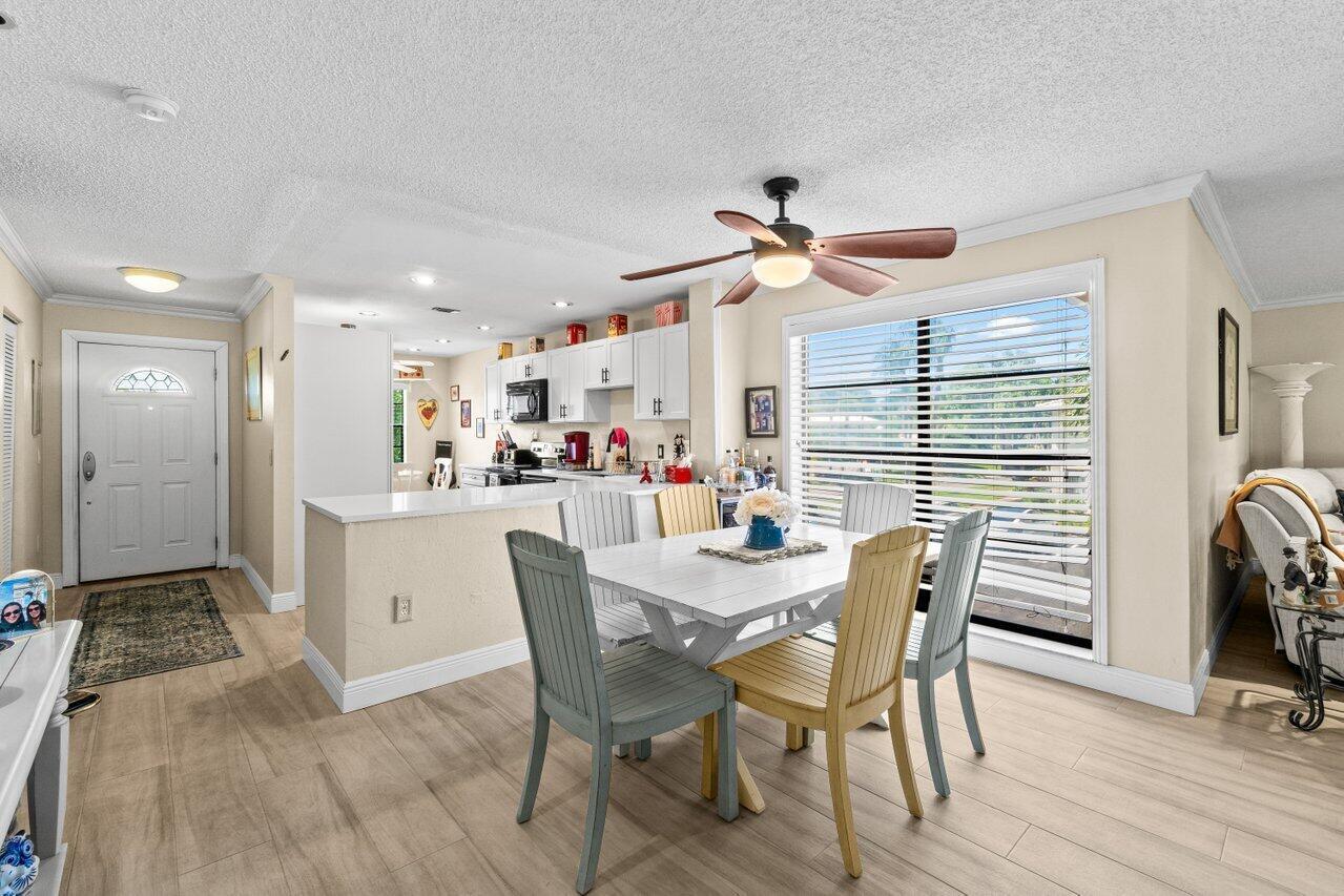 4 Stratford Drive E B