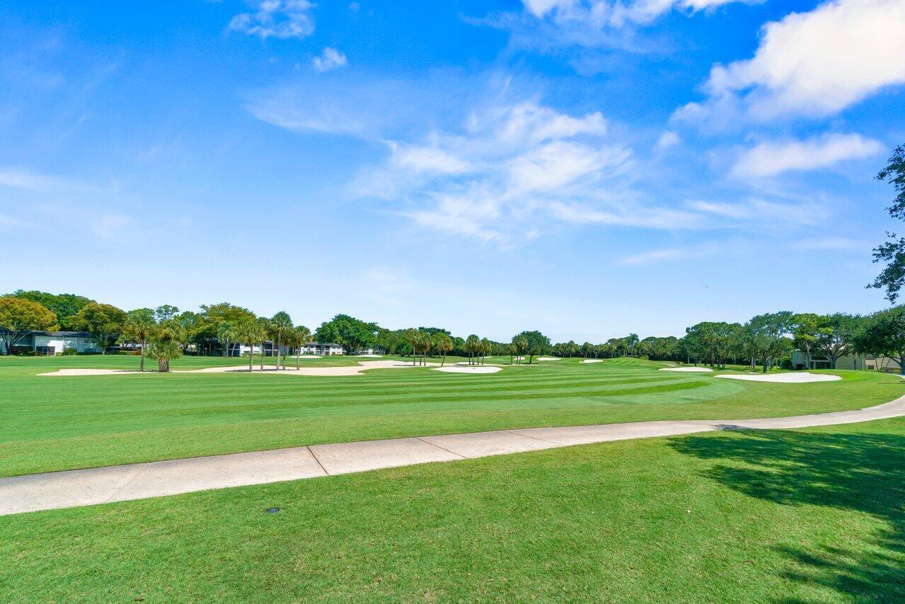 4 Stratford Drive E B