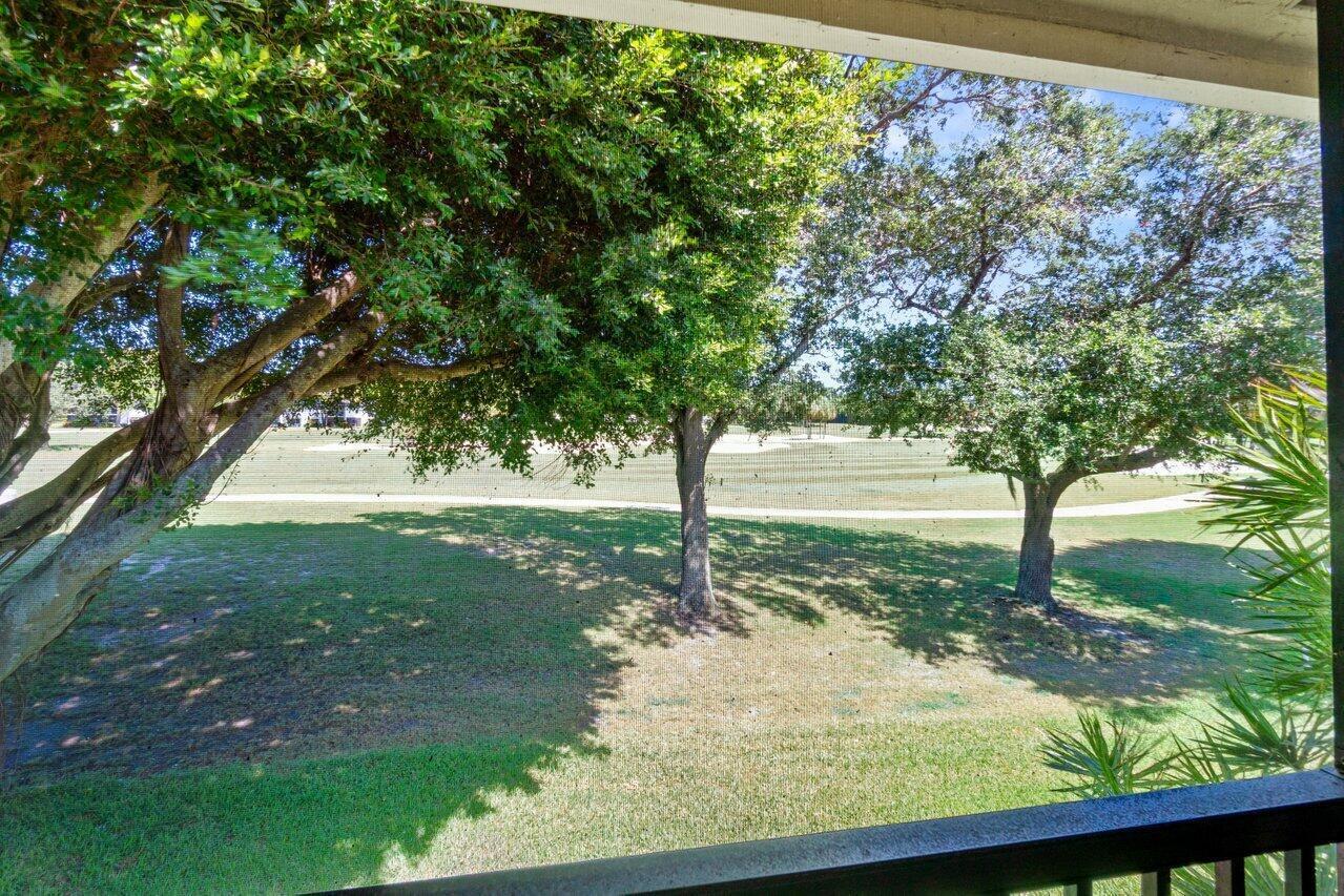 4 Stratford Drive E B