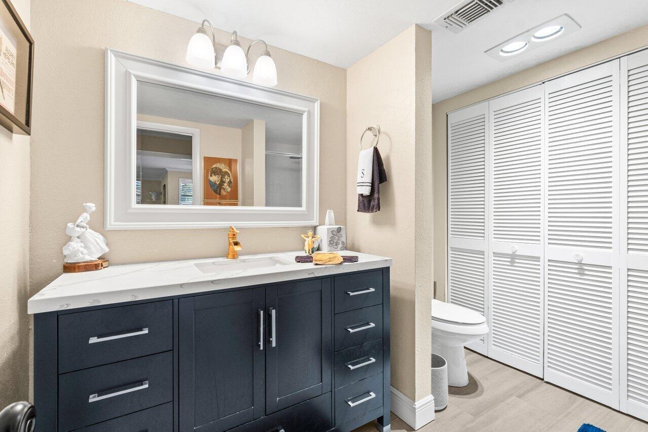 4 Stratford Drive E B