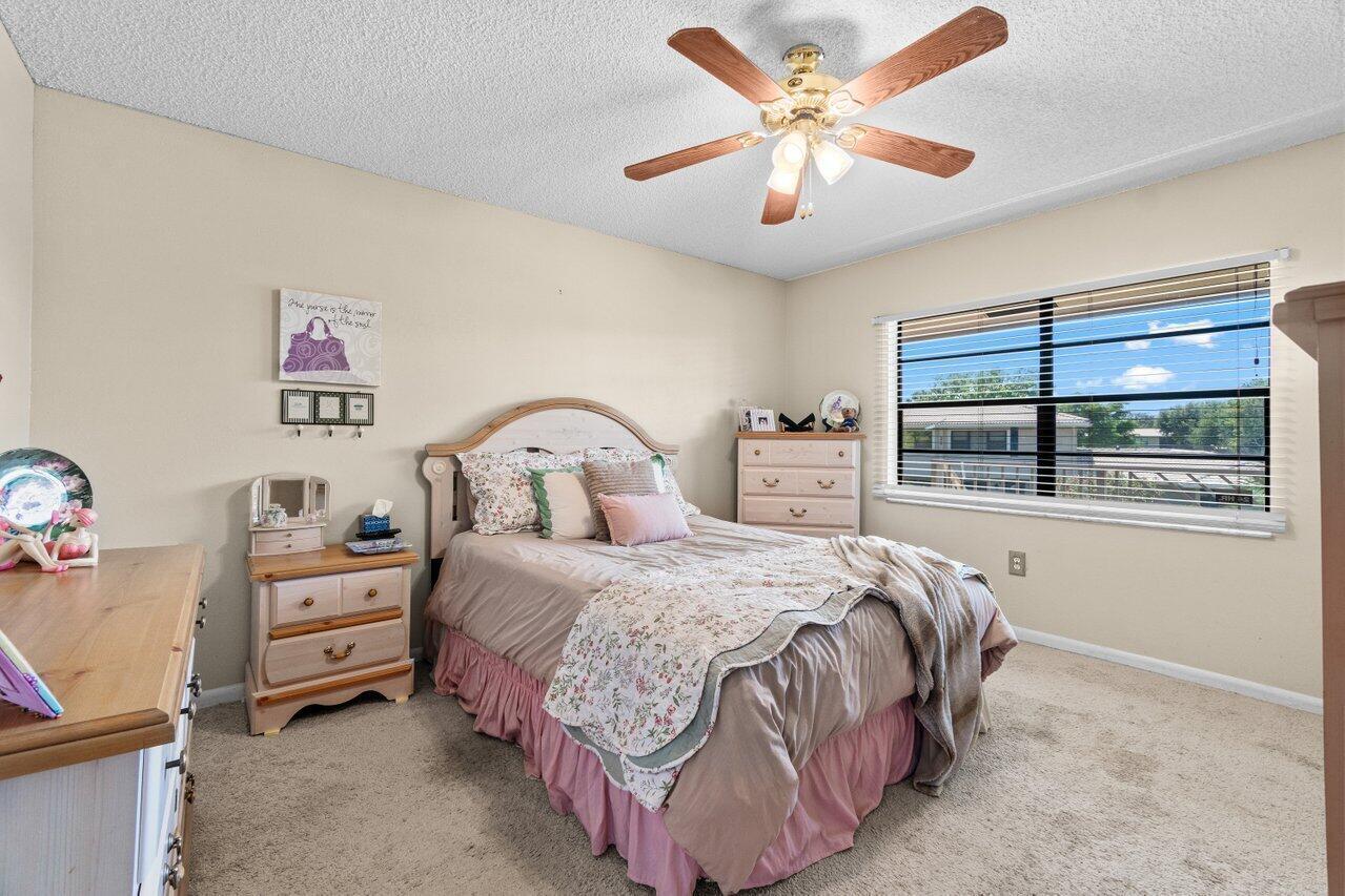 4 Stratford Drive E B