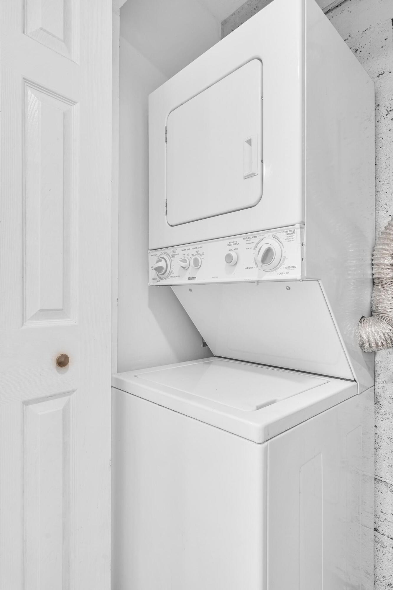 1779 NE 40th Place 405