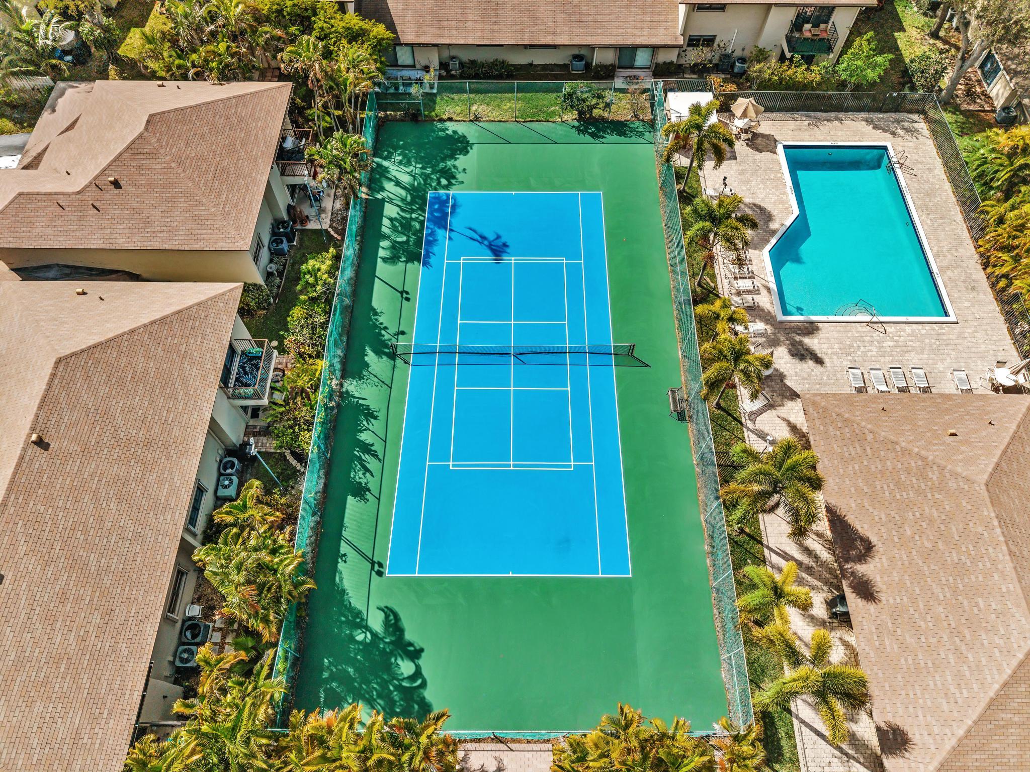 1779 NE 40th Place 405