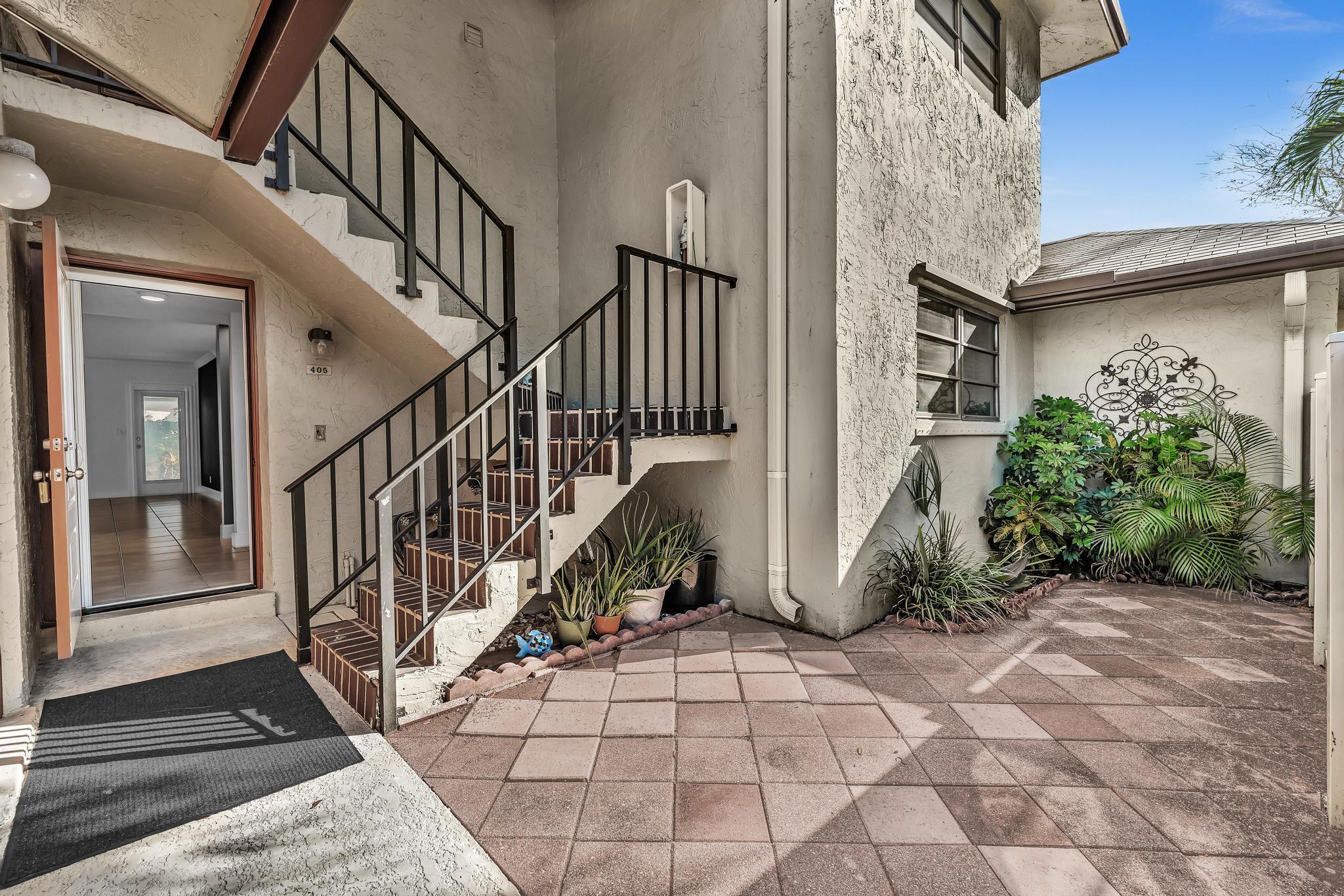 1779 NE 40th Place 405