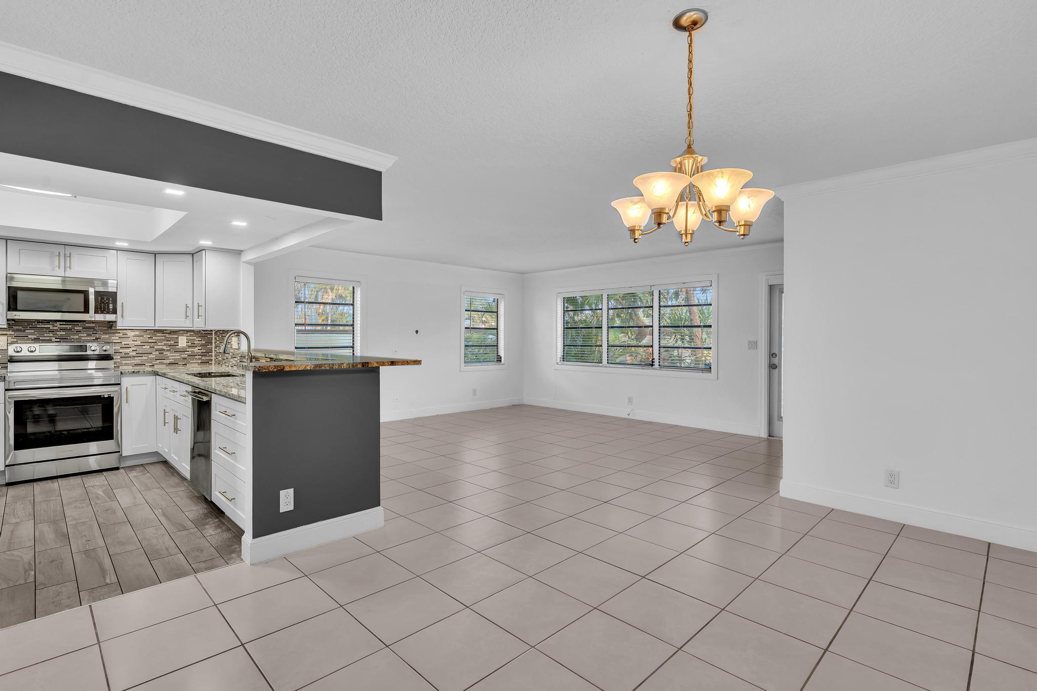 1779 NE 40th Place 405