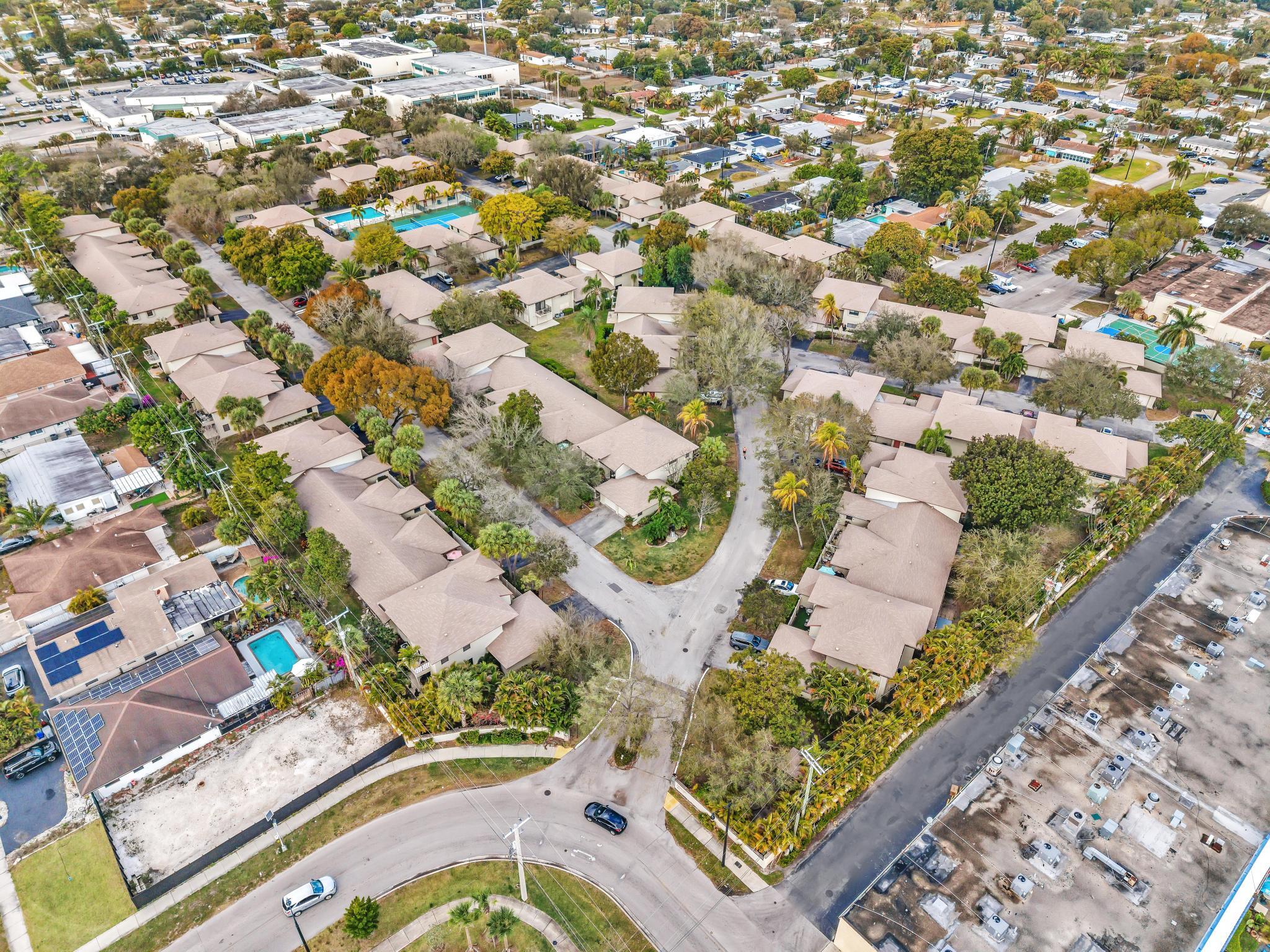 1779 NE 40th Place 405