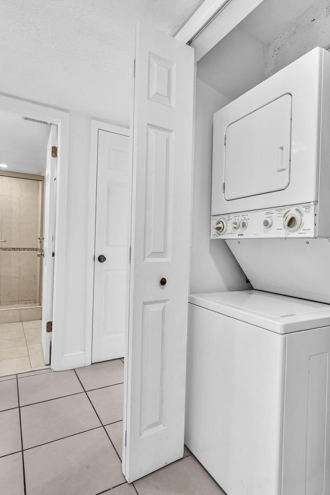 1779 NE 40th Place 405