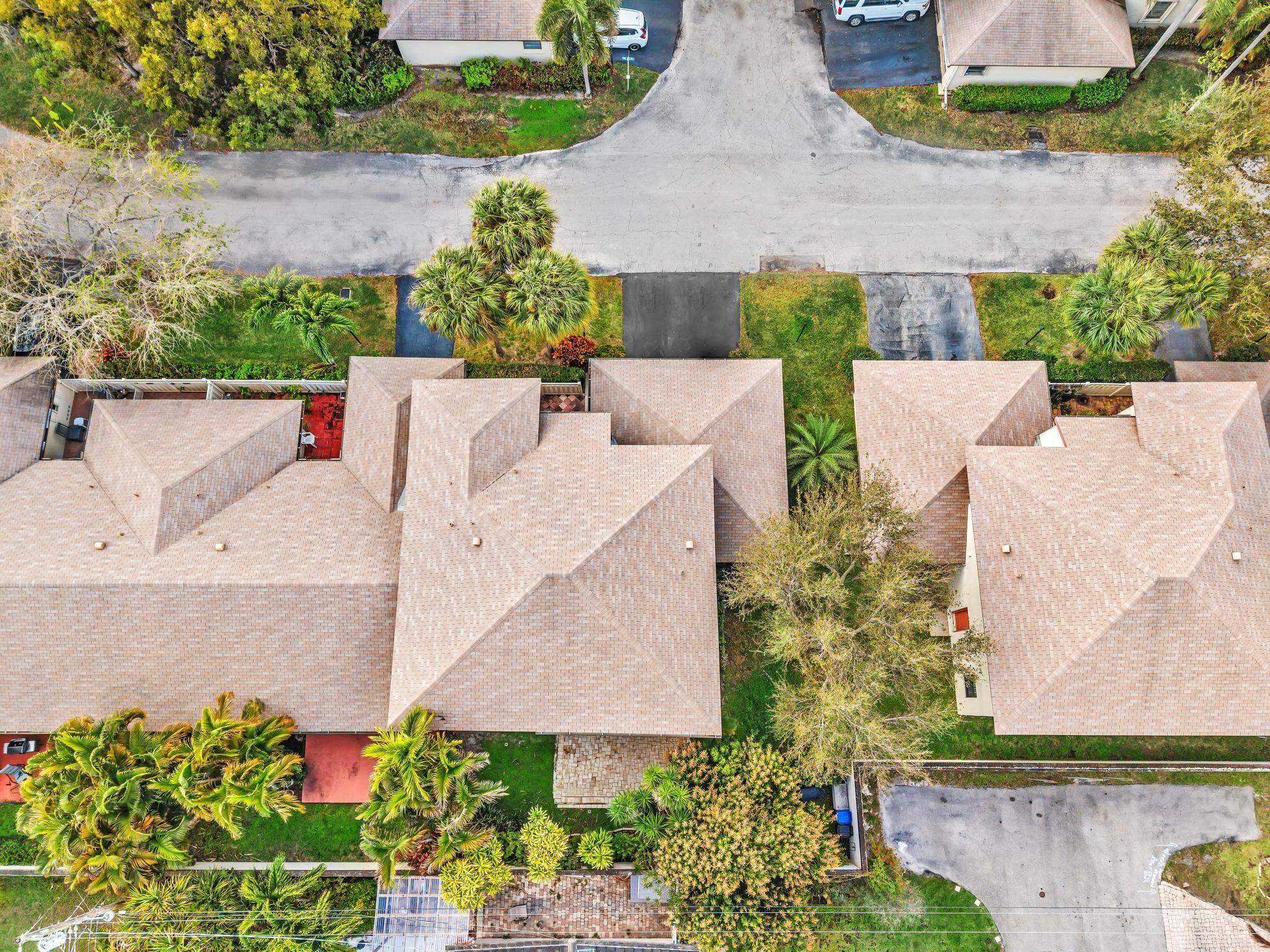 1779 NE 40th Place 405