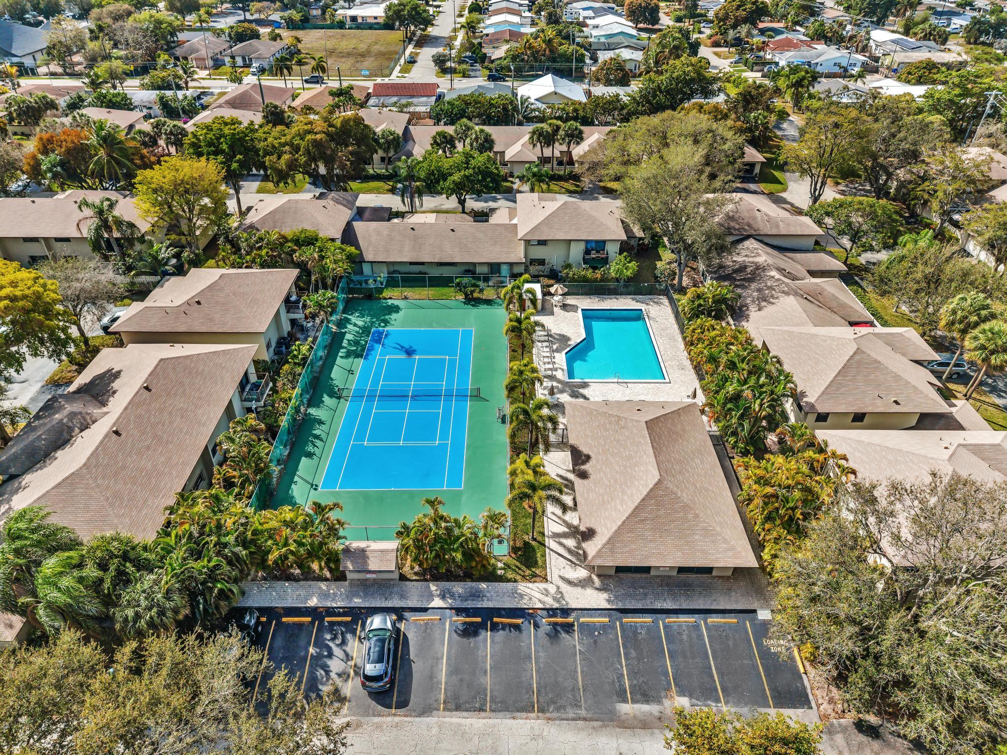 1779 NE 40th Place 405