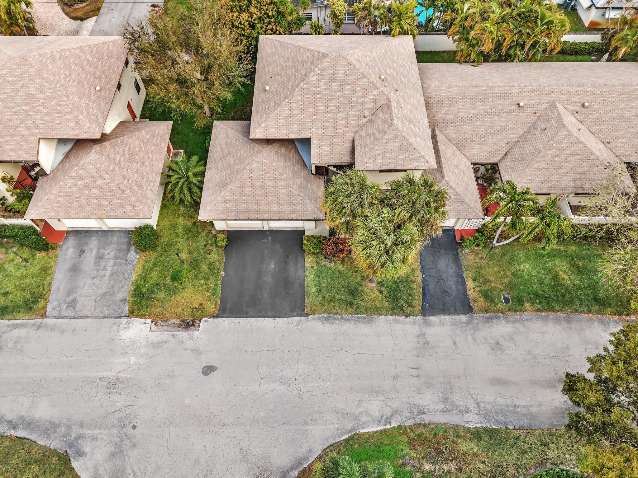 1779 NE 40th Place 405