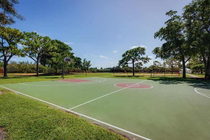 401 NE 10th Ter Terrace