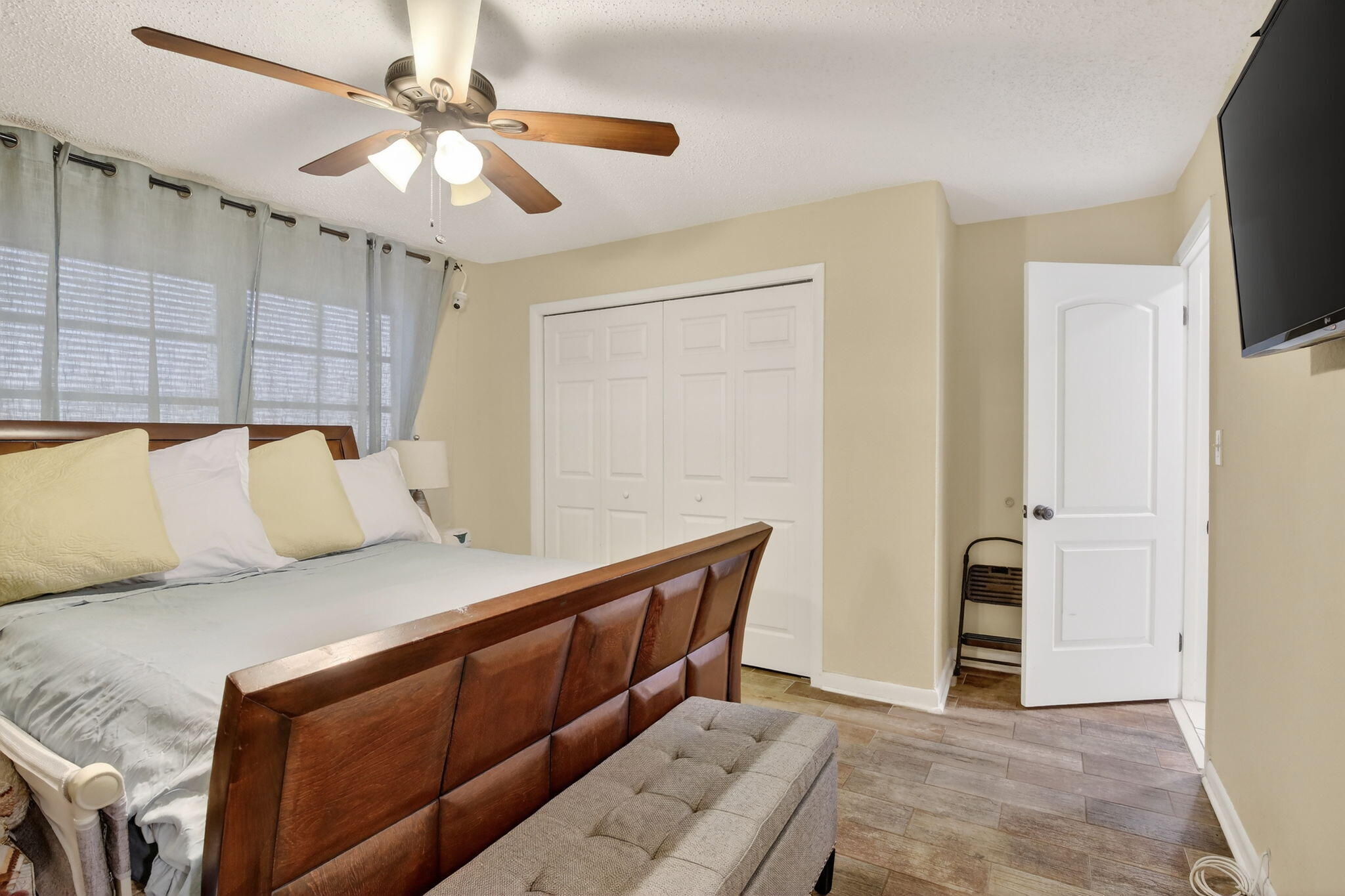 6721 SW 28th Court