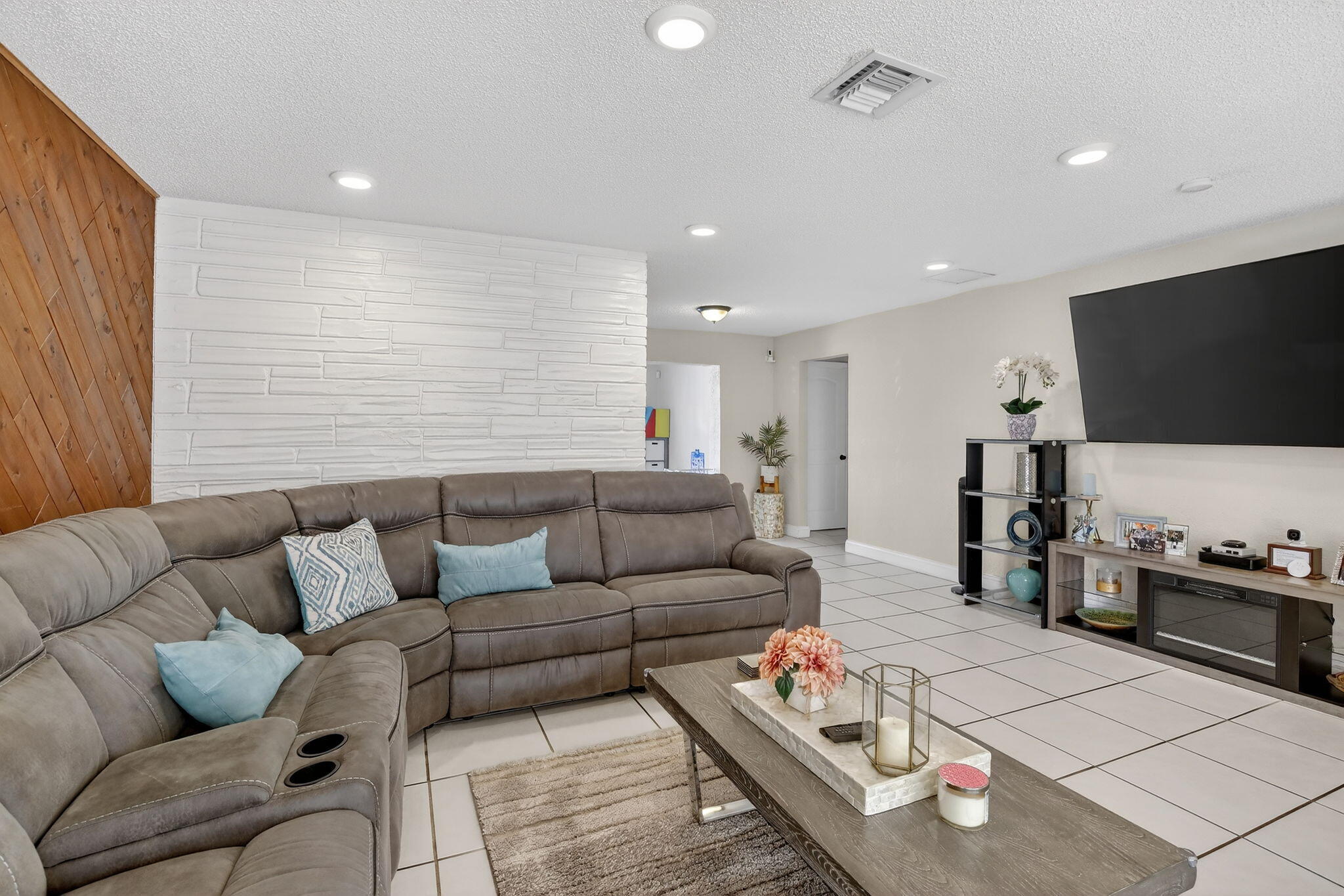 6721 SW 28th Court