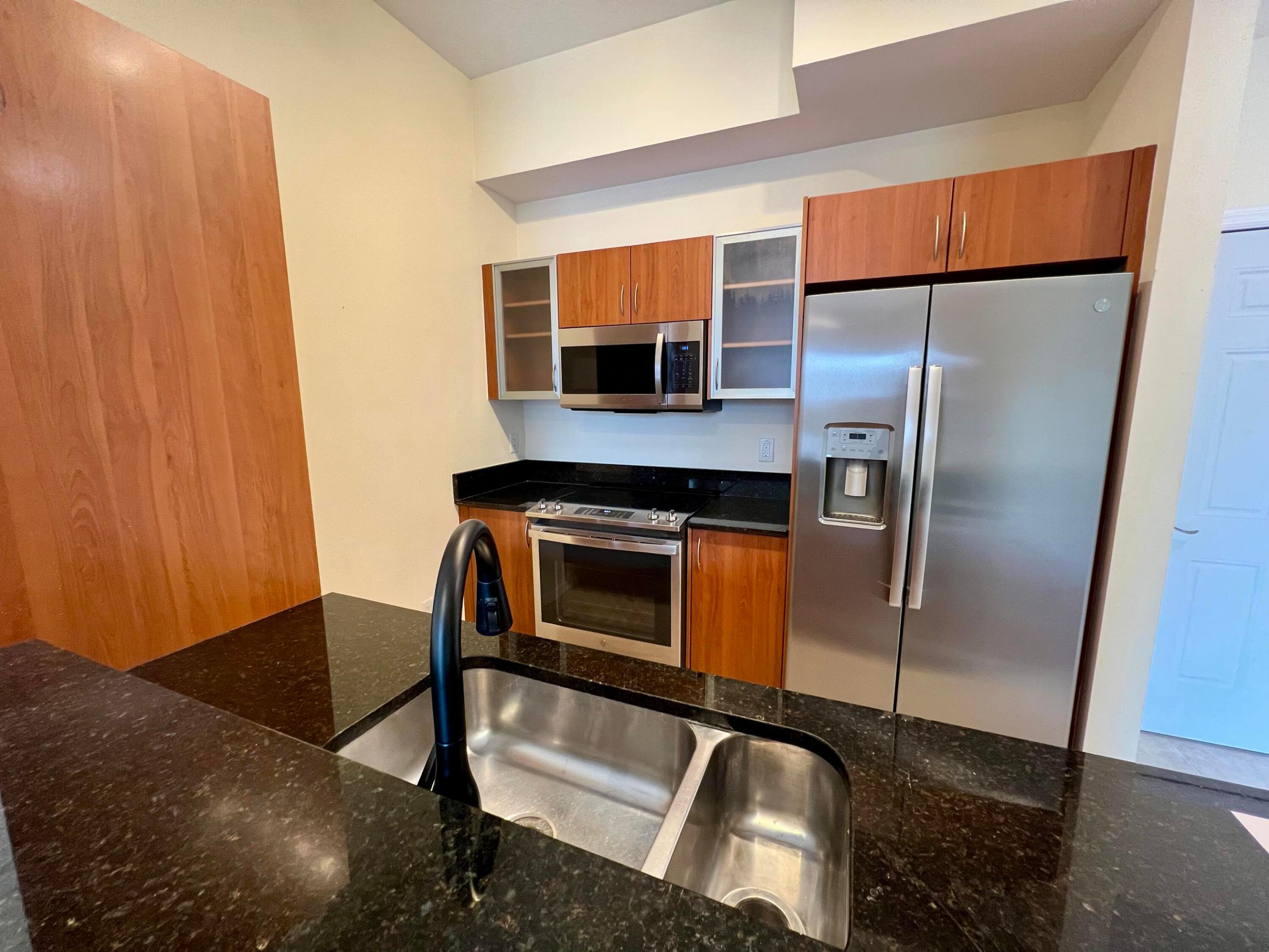 233 S Federal Highway Uph04