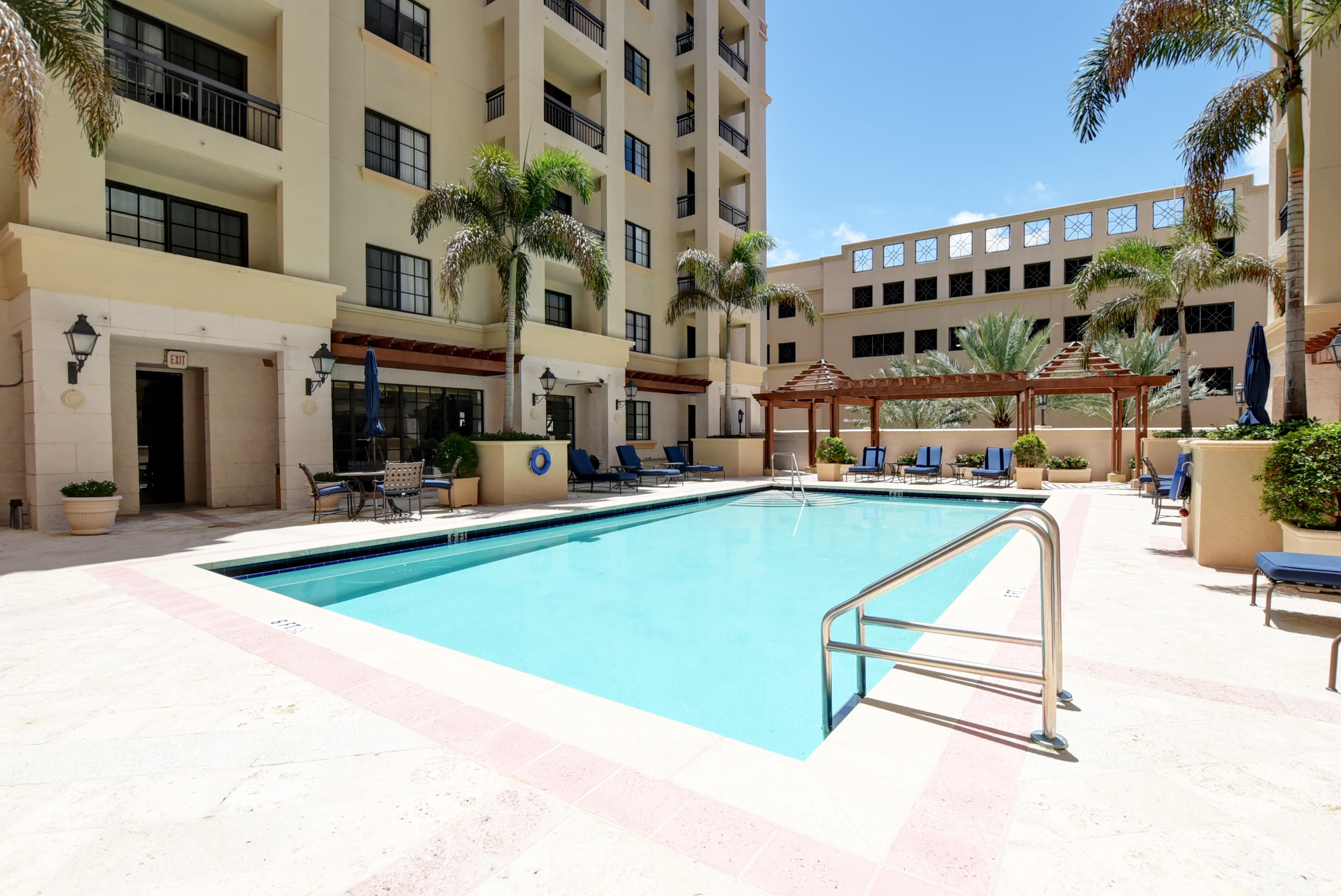 233 S Federal Highway Uph04