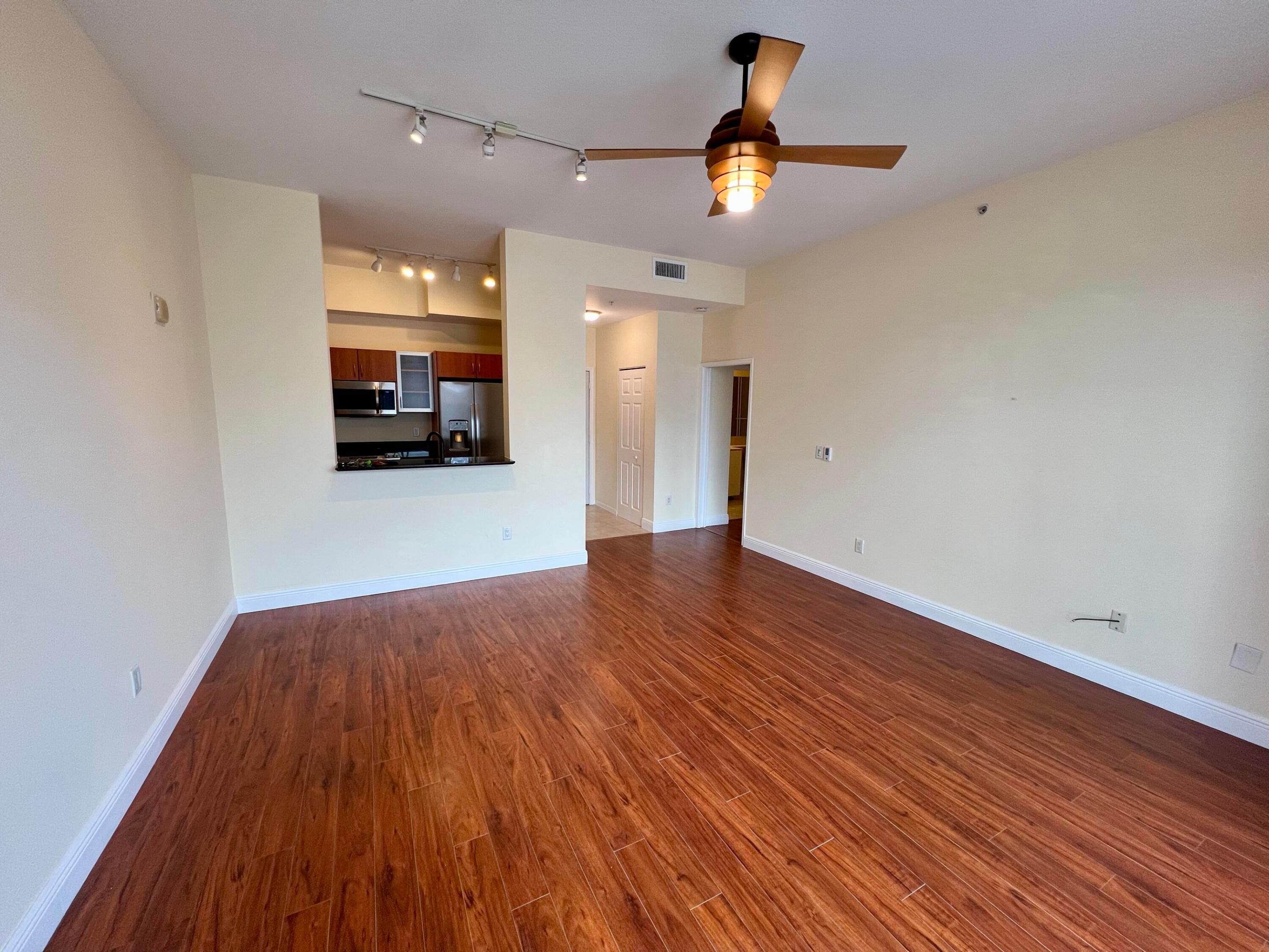 233 S Federal Highway Uph04