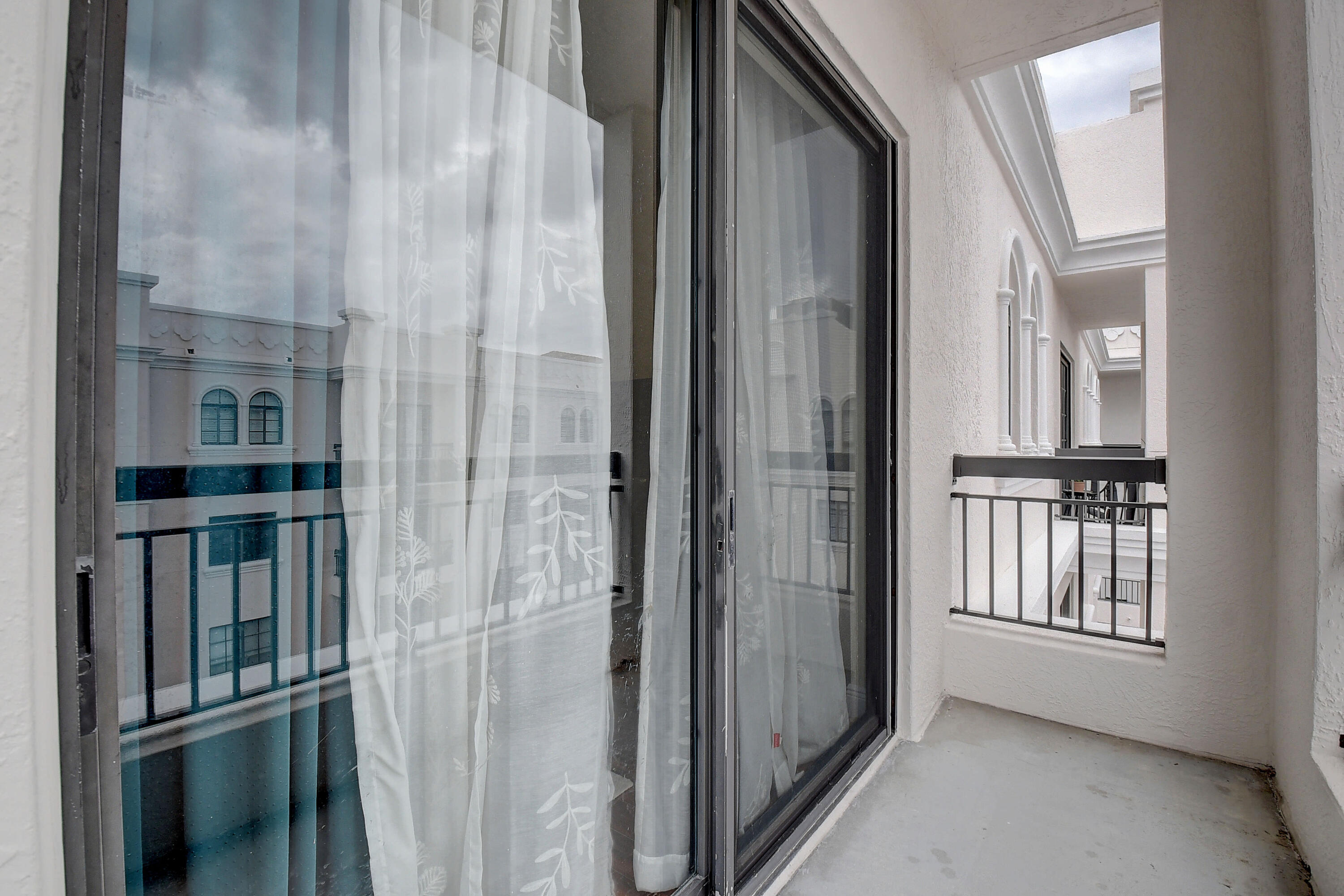 233 S Federal Highway Uph04