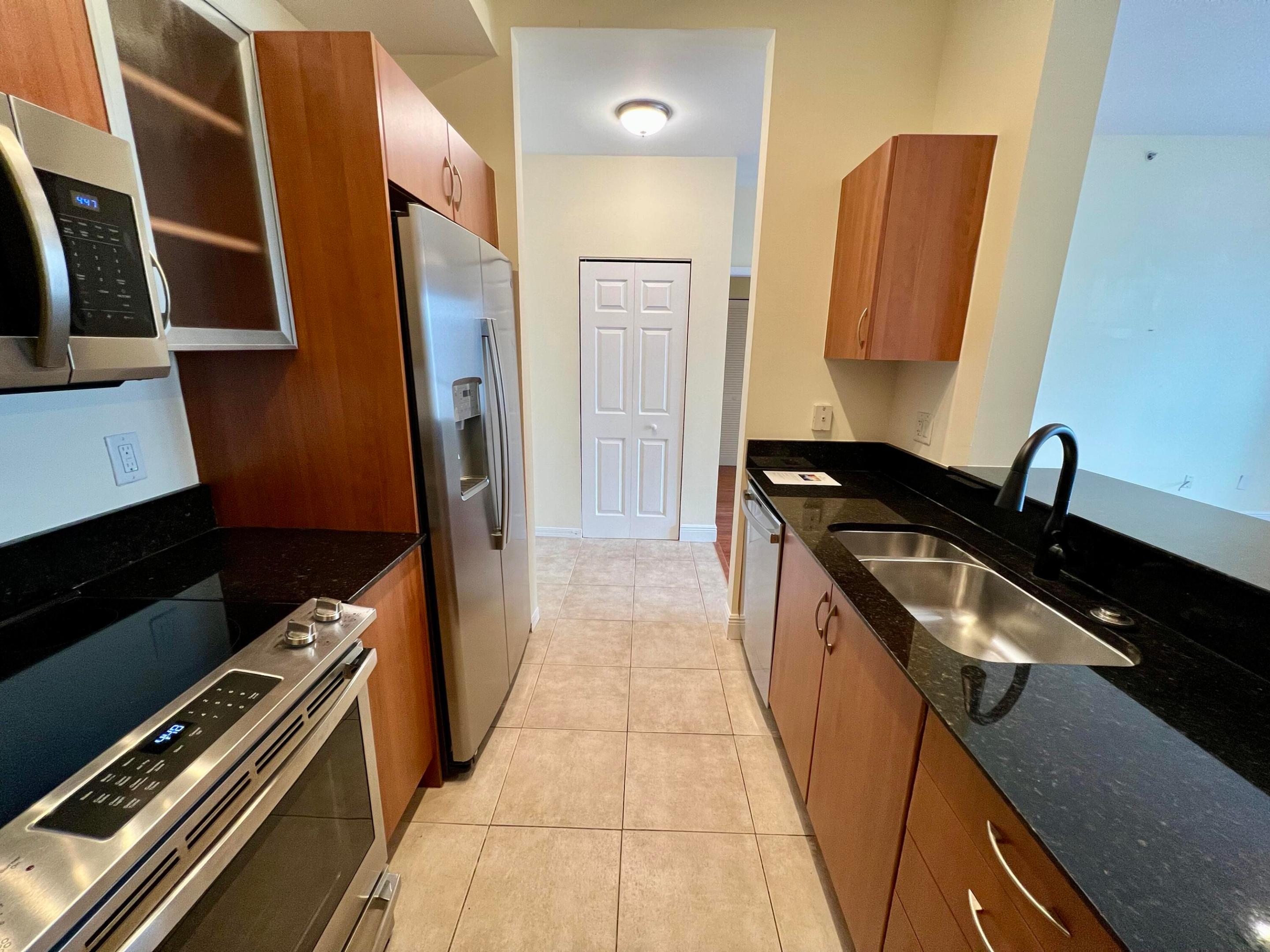 233 S Federal Highway Uph04