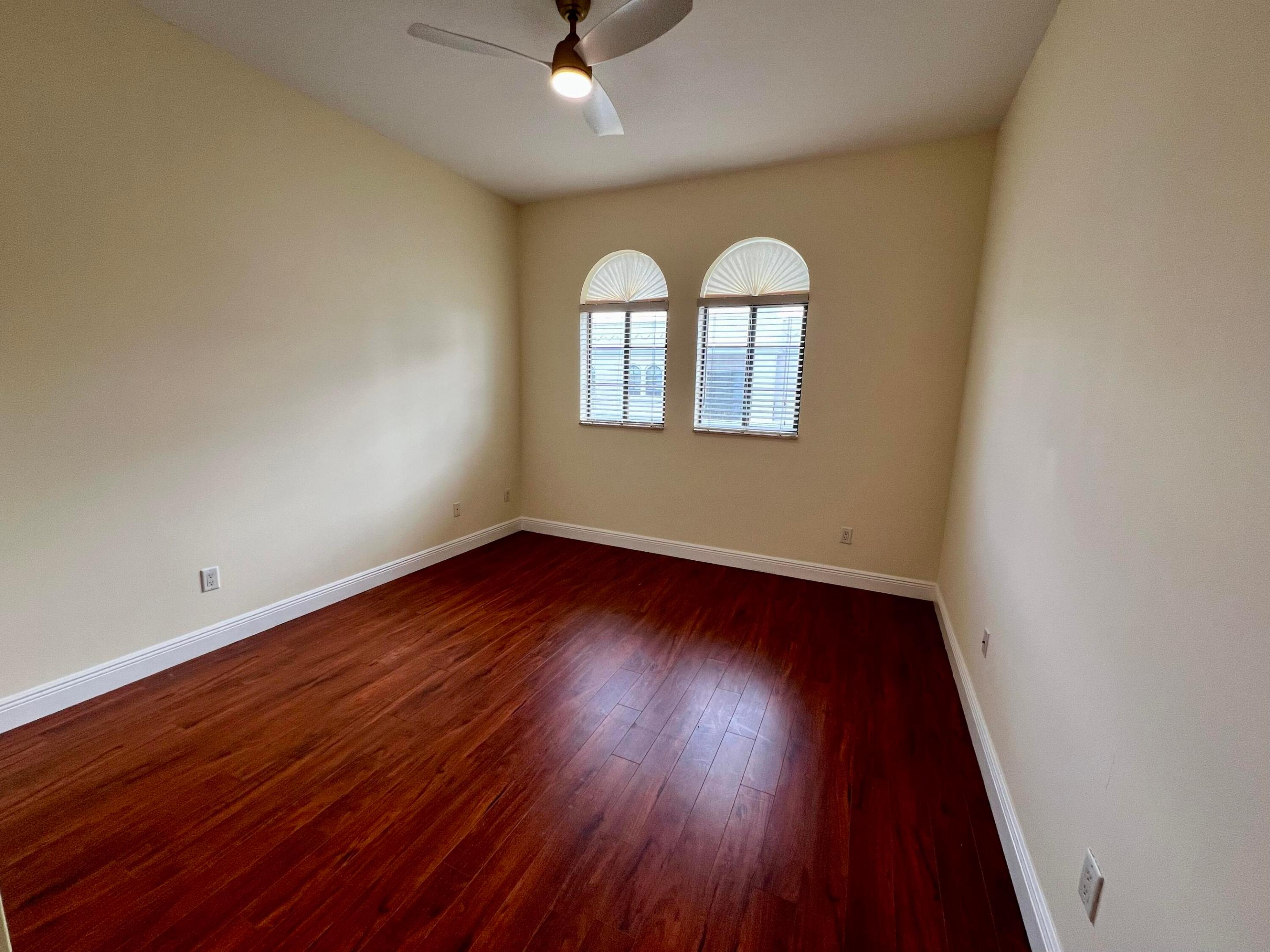 233 S Federal Highway Uph04