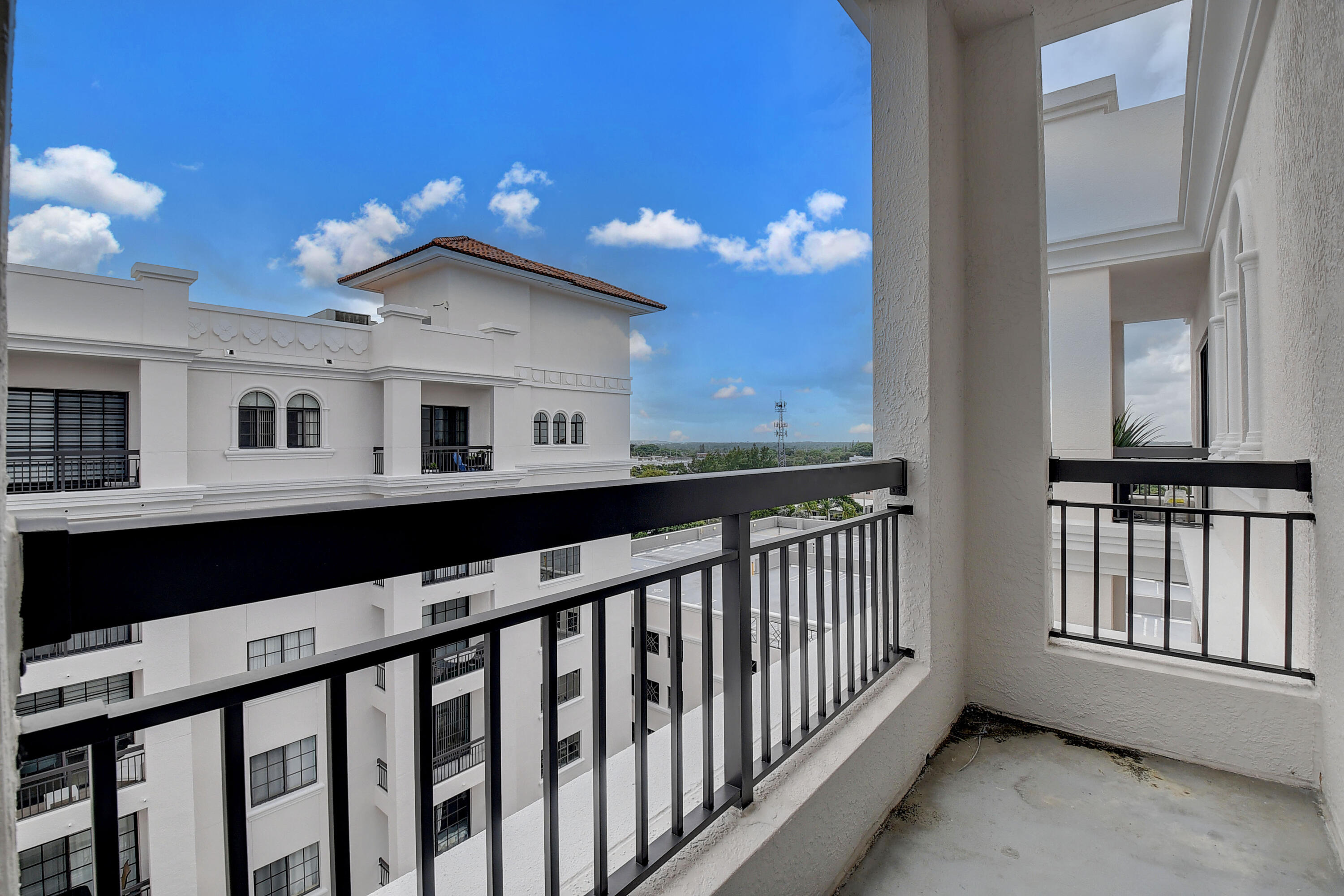 233 S Federal Highway Uph04