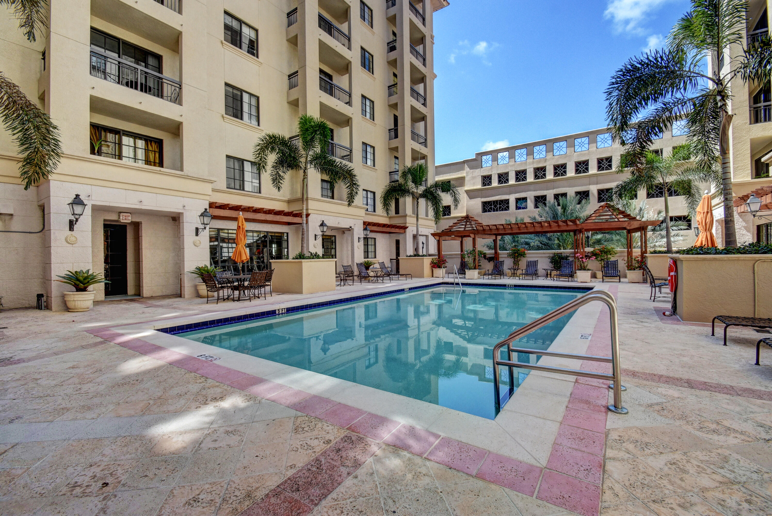233 S Federal Highway Uph04