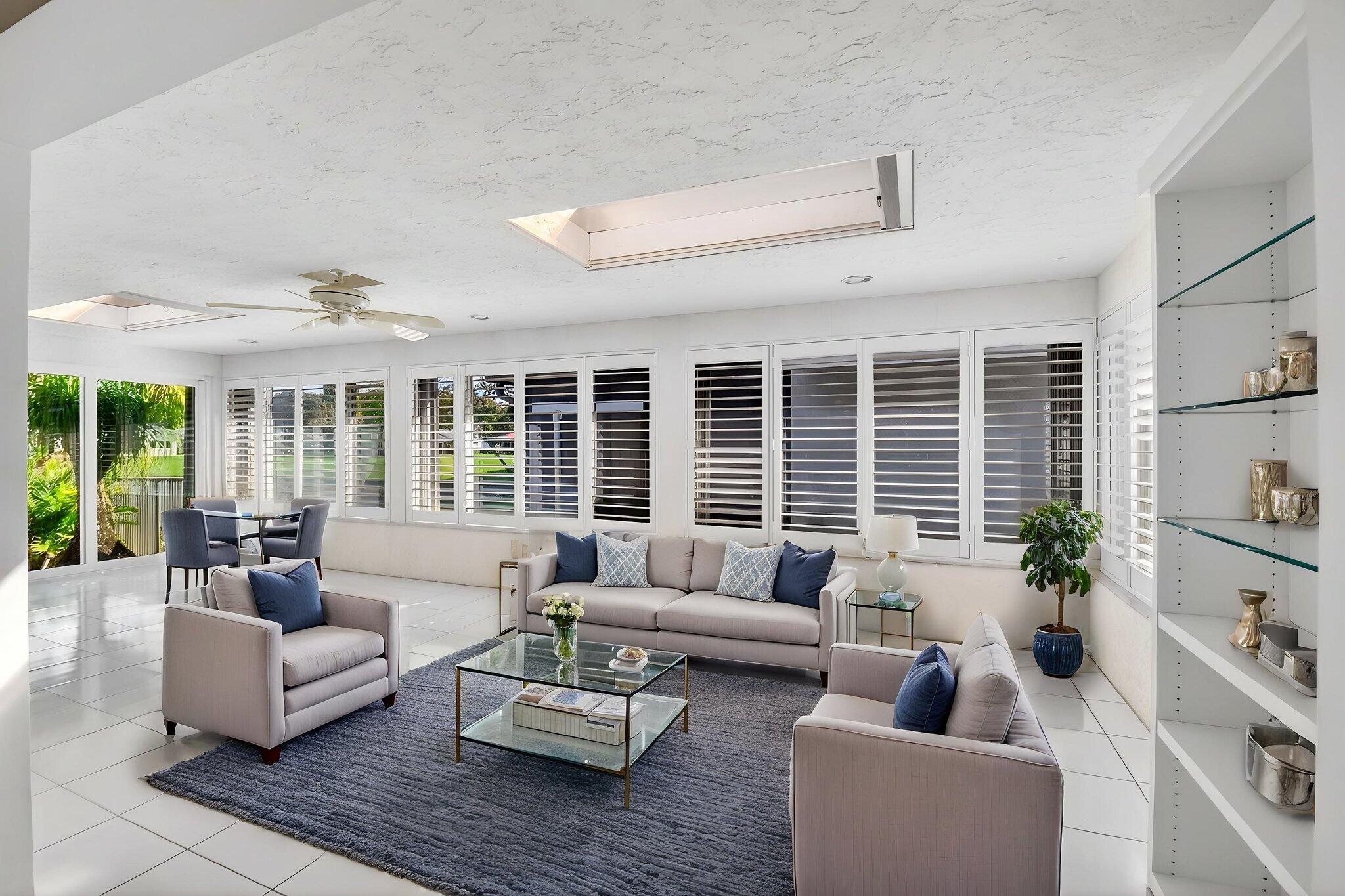 35 Glens Drive E