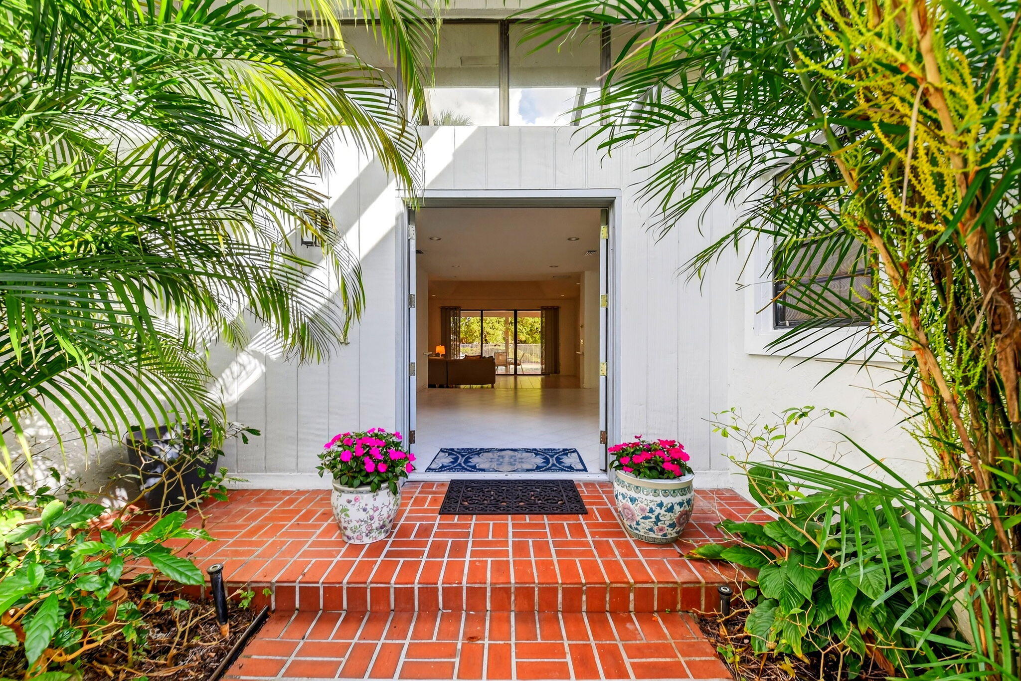 35 Glens Drive E