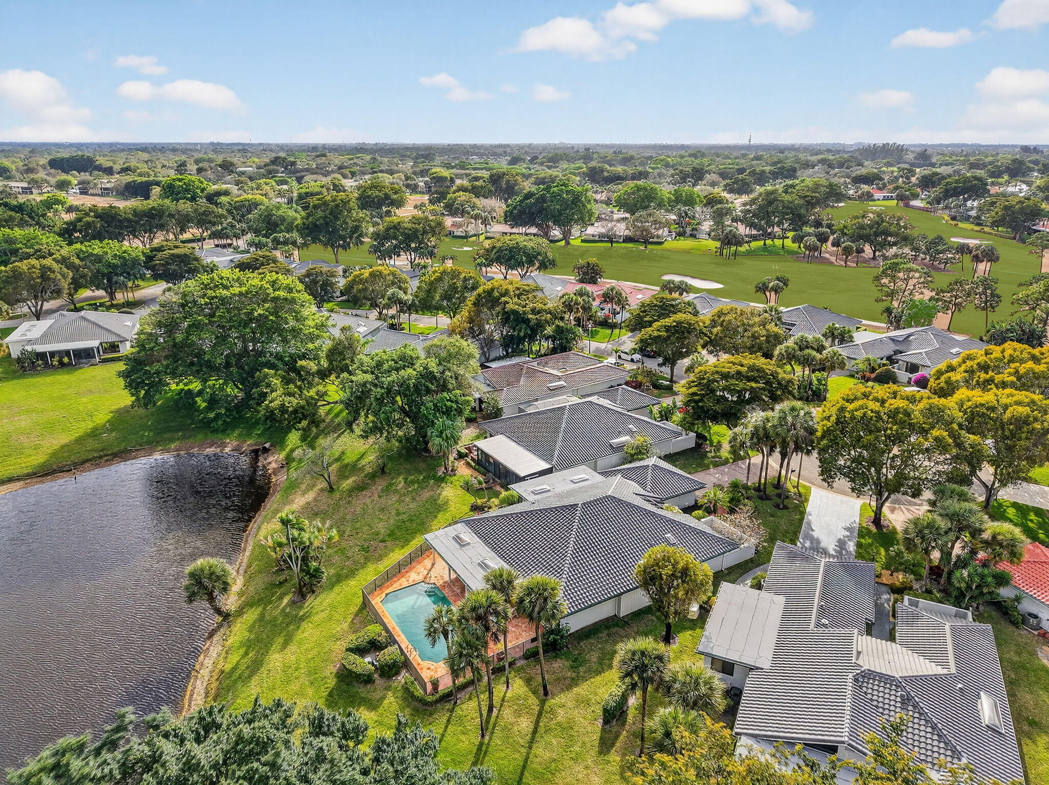 35 Glens Drive E