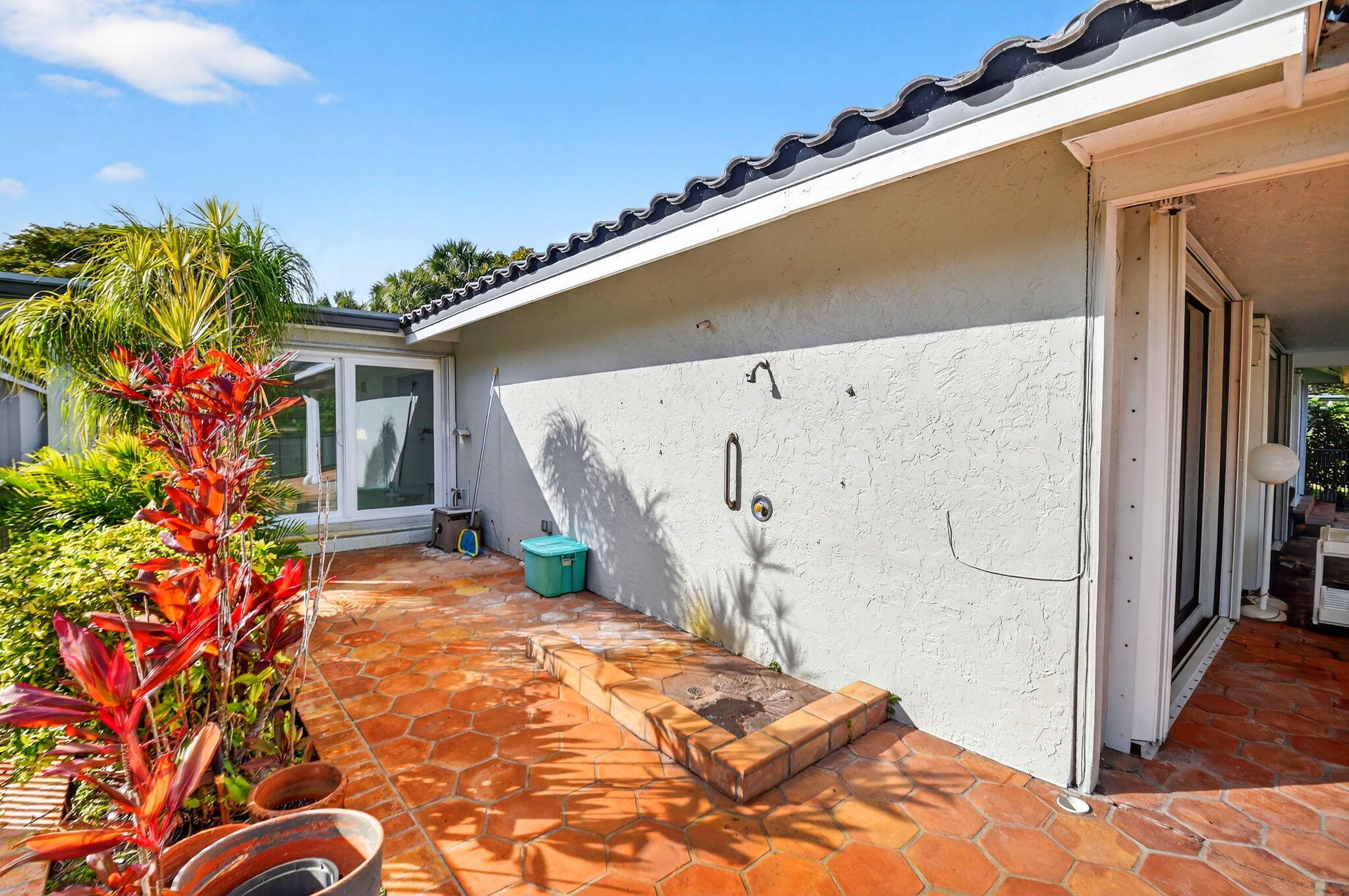 35 Glens Drive E