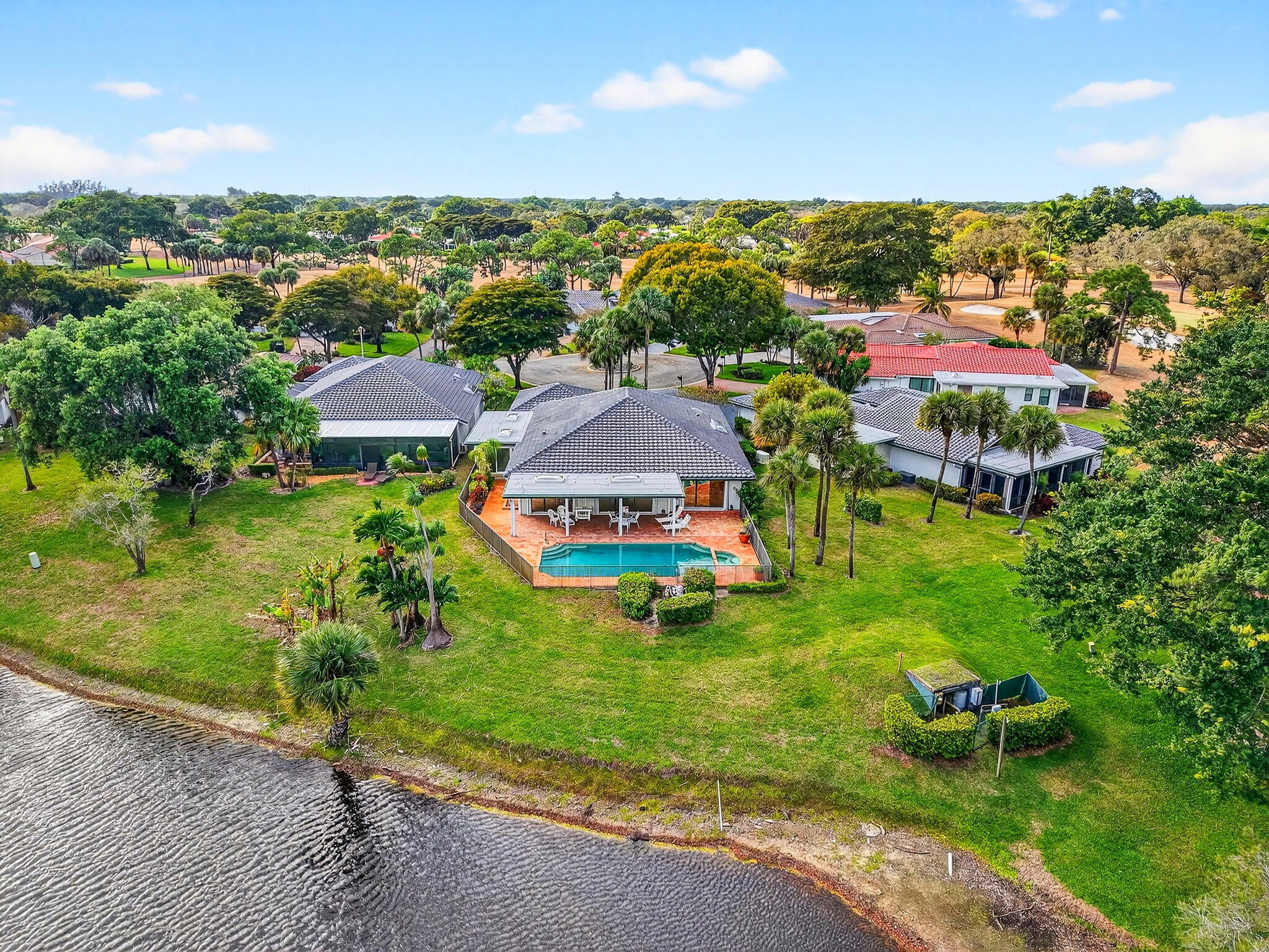 35 Glens Drive E