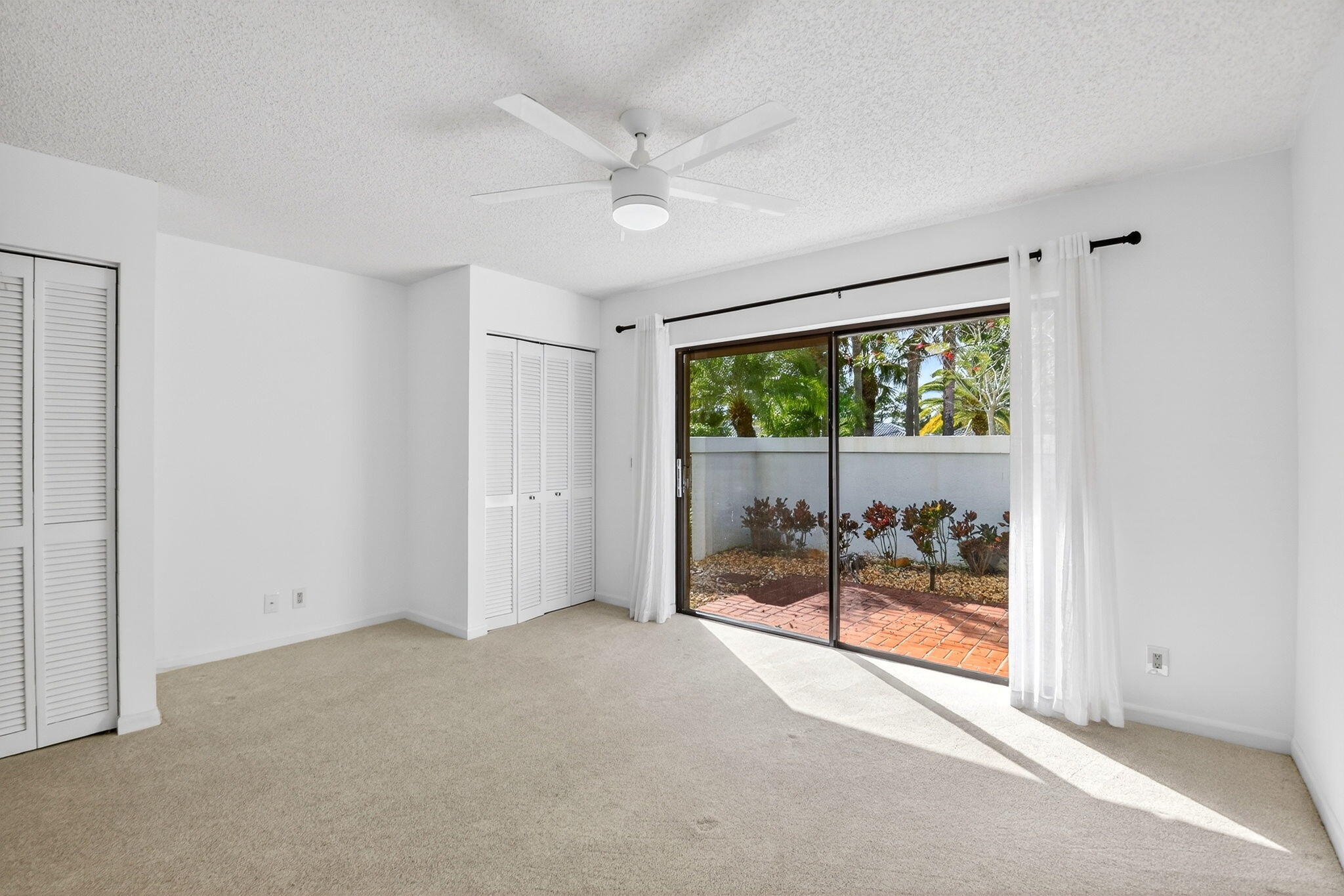 35 Glens Drive E