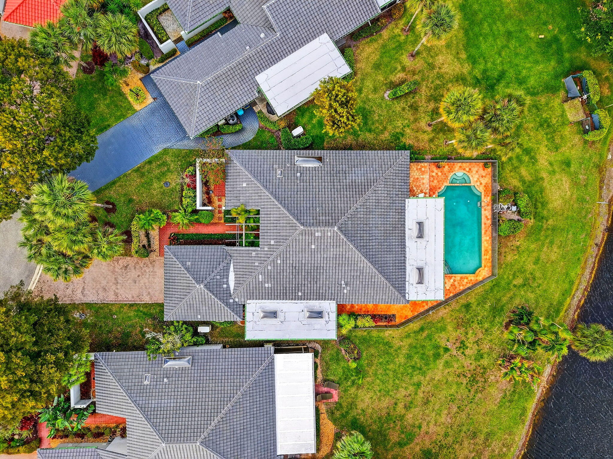 35 Glens Drive E