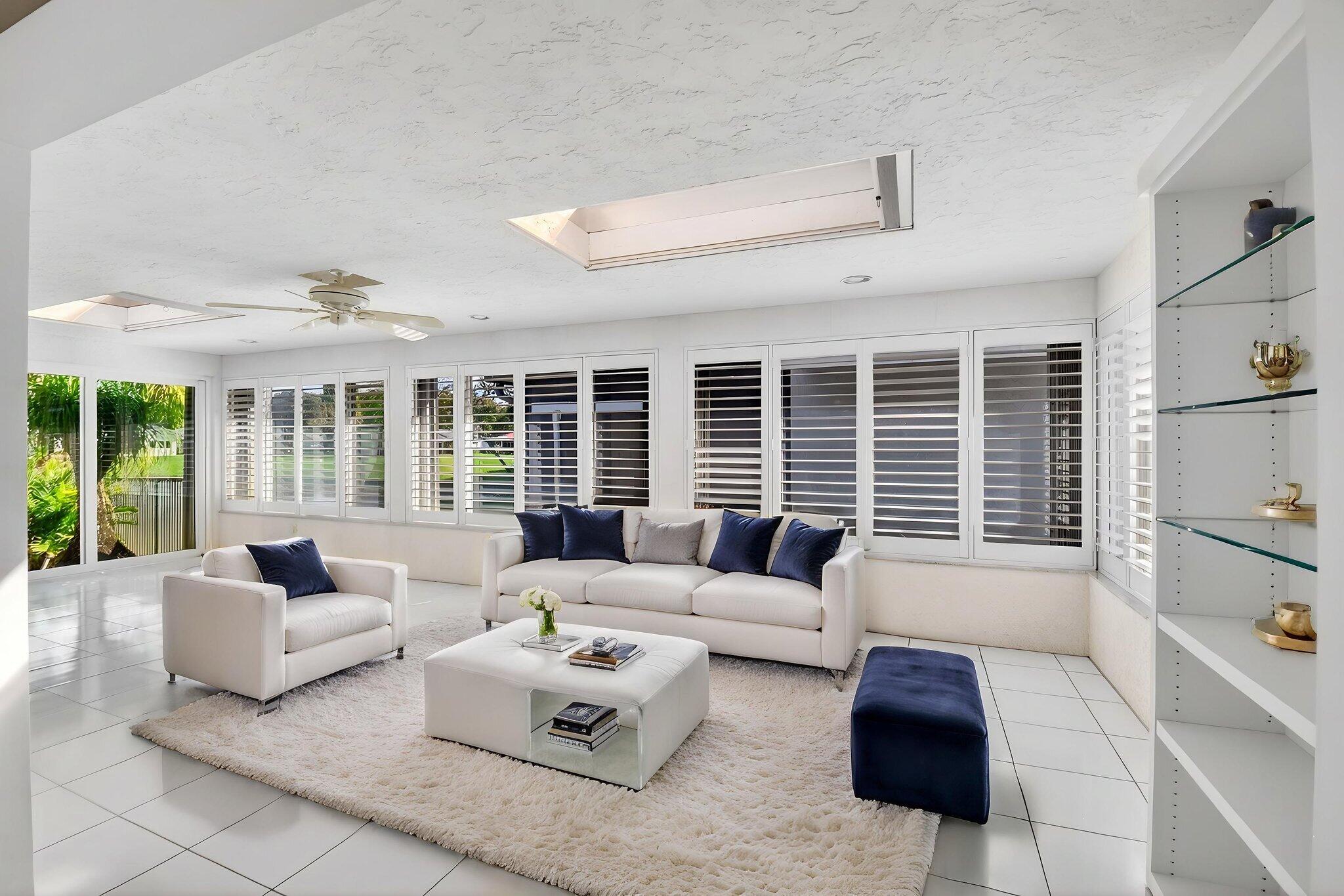 35 Glens Drive E