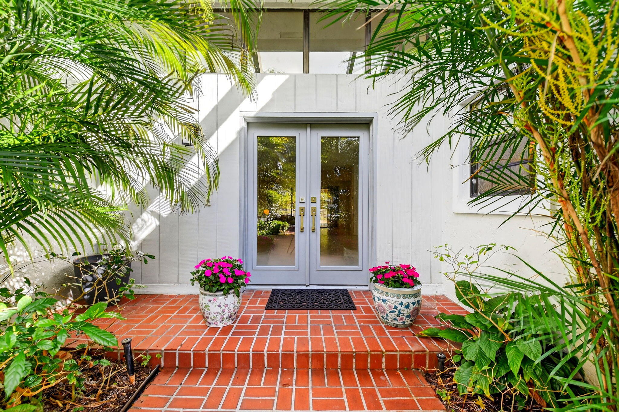 35 Glens Drive E