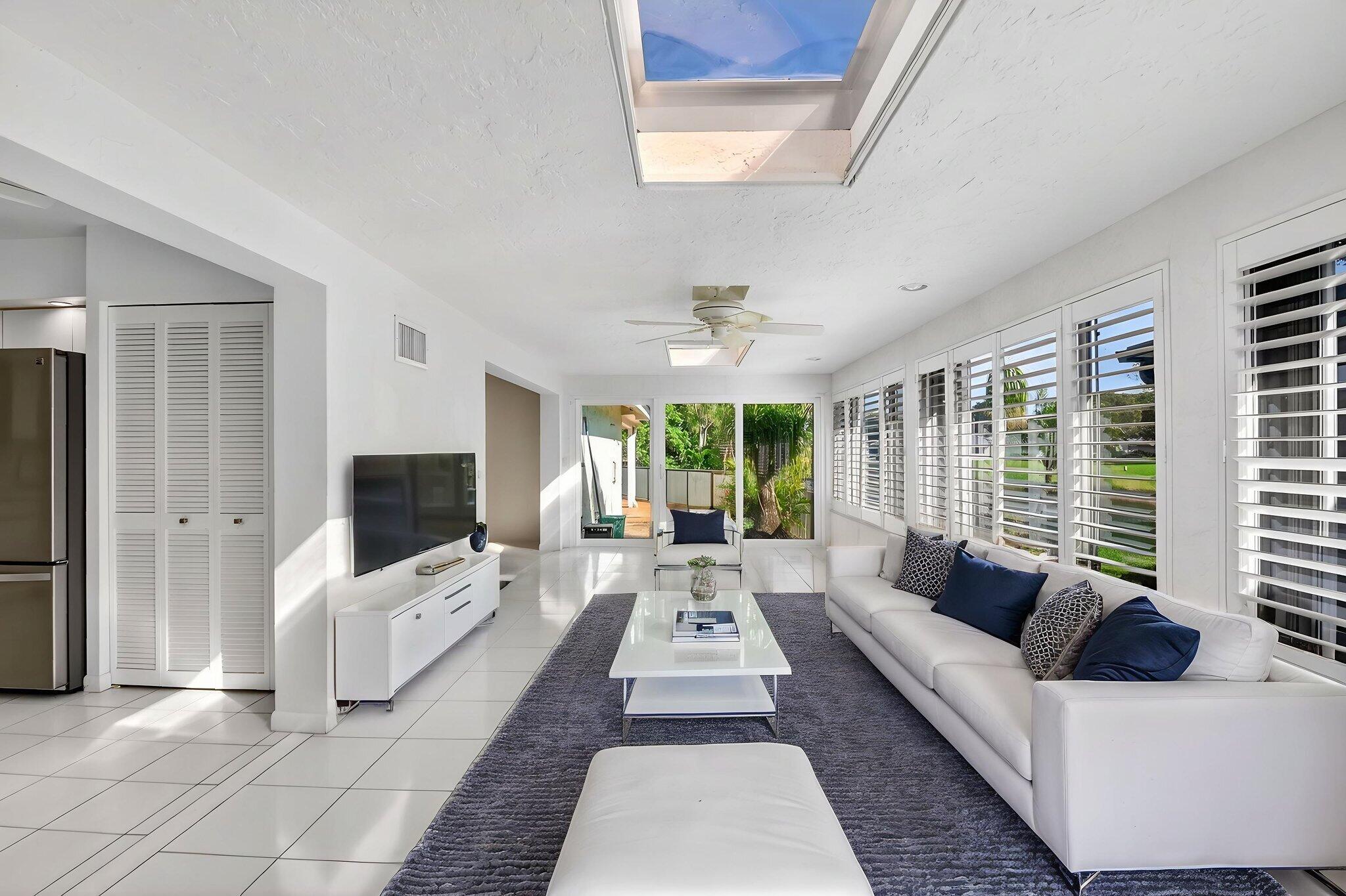 35 Glens Drive E
