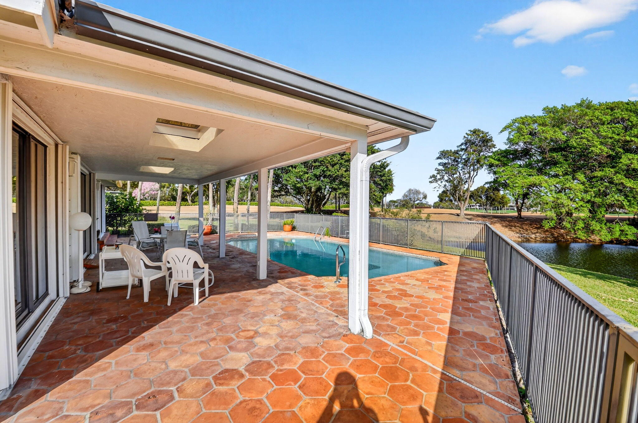 35 Glens Drive E