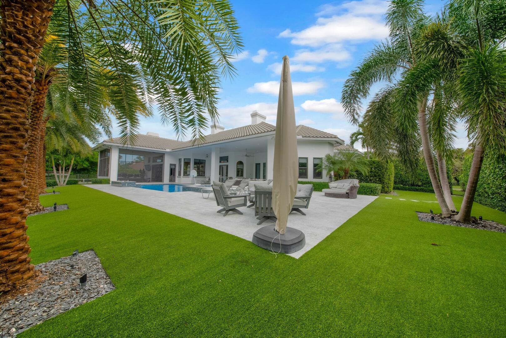 15271 Tall Oak Avenue