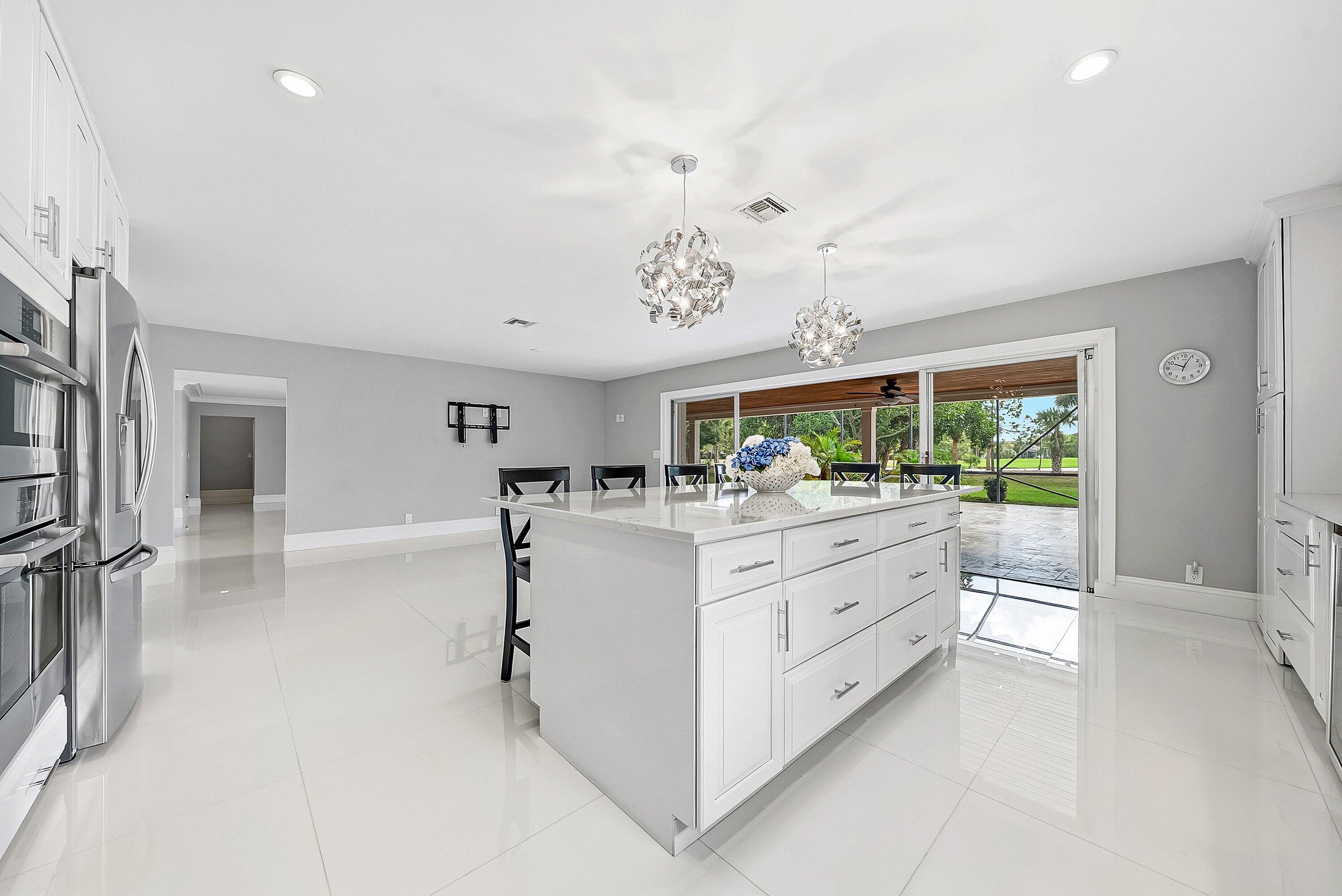 417 N Country Club Drive