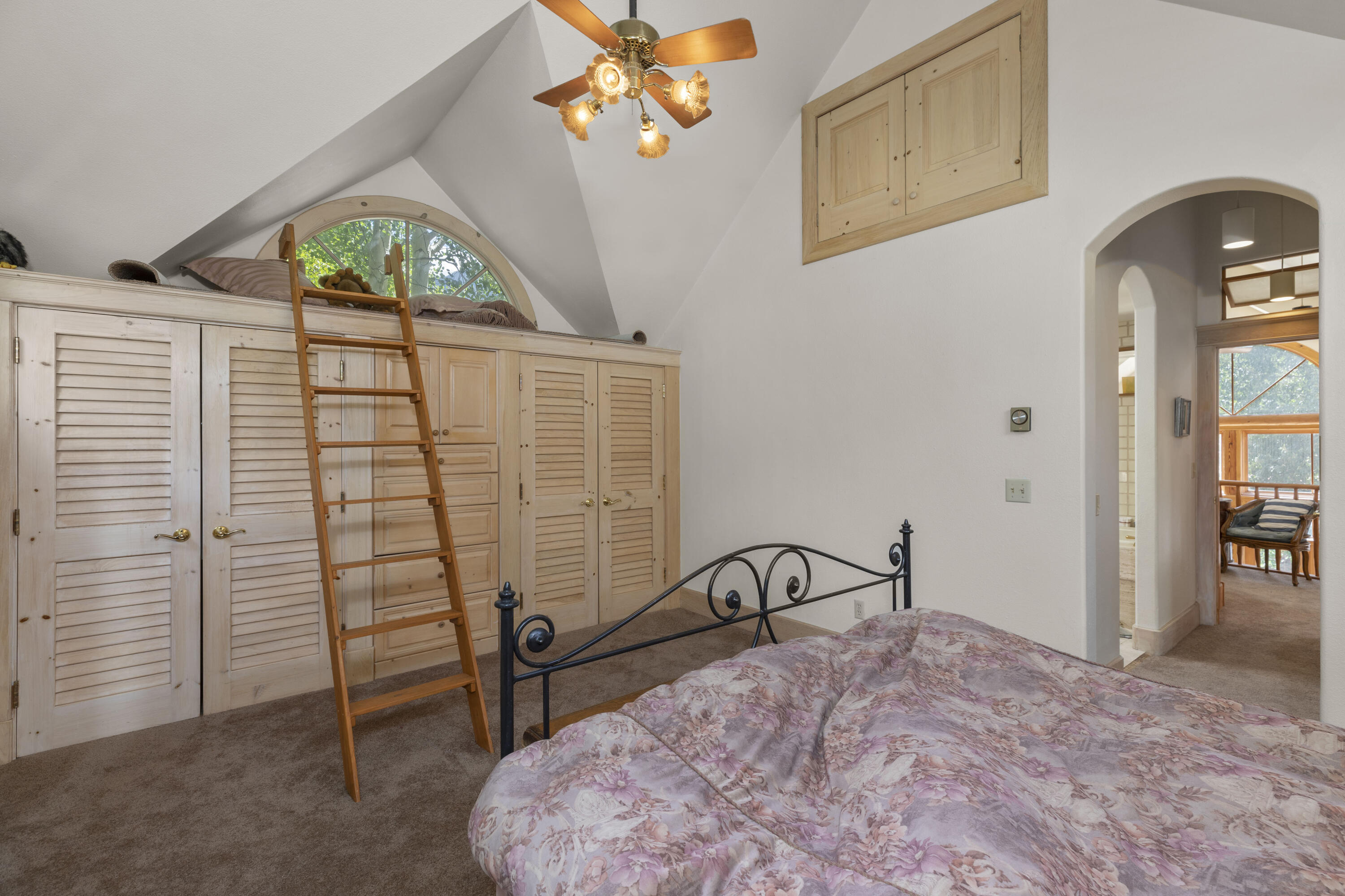 438 W Columbia Avenue