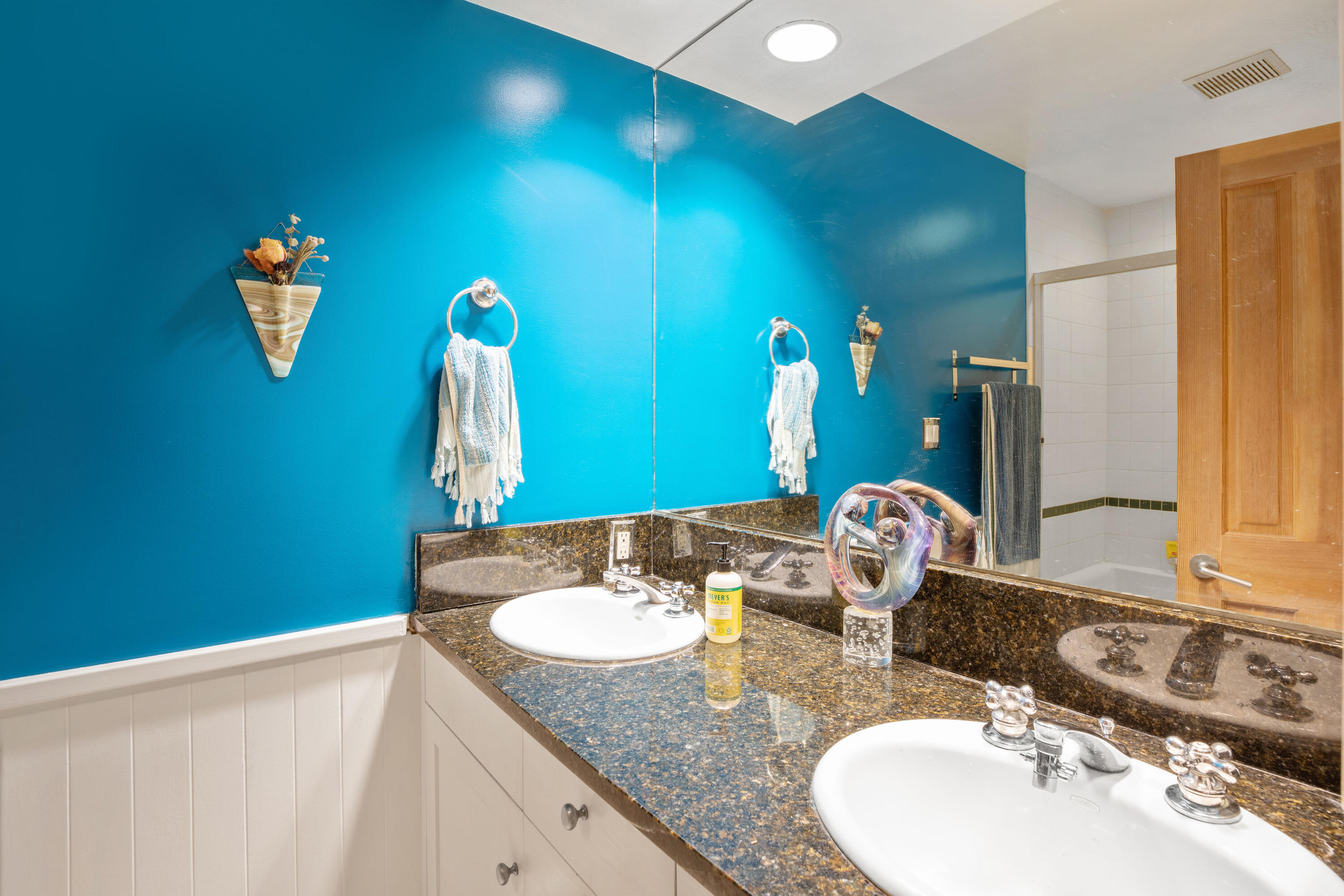 232 E Pacific Avenue