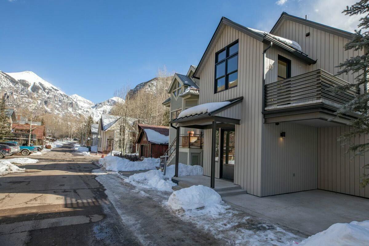 731 Shadow Lane