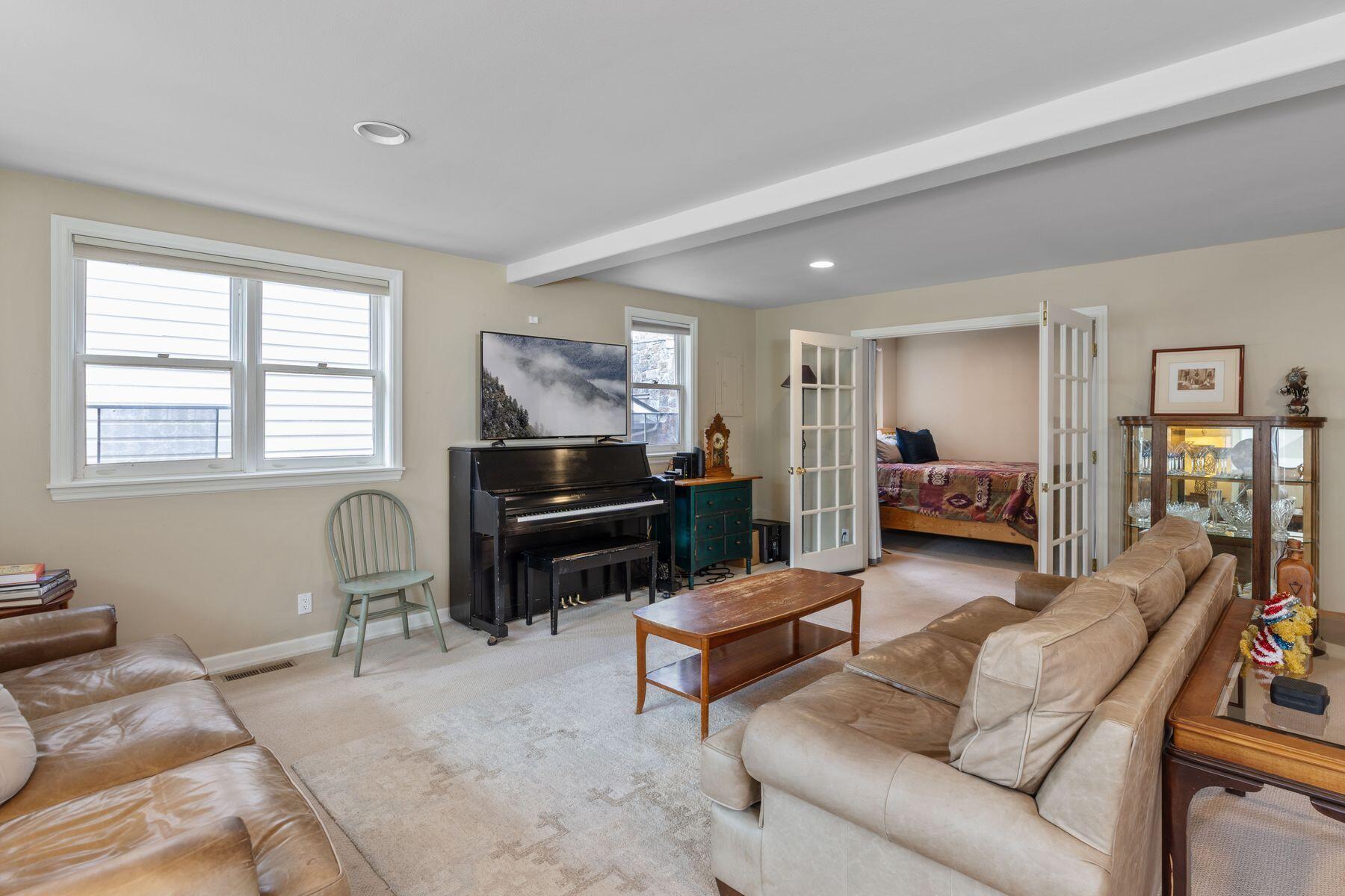 957 Primrose Alley