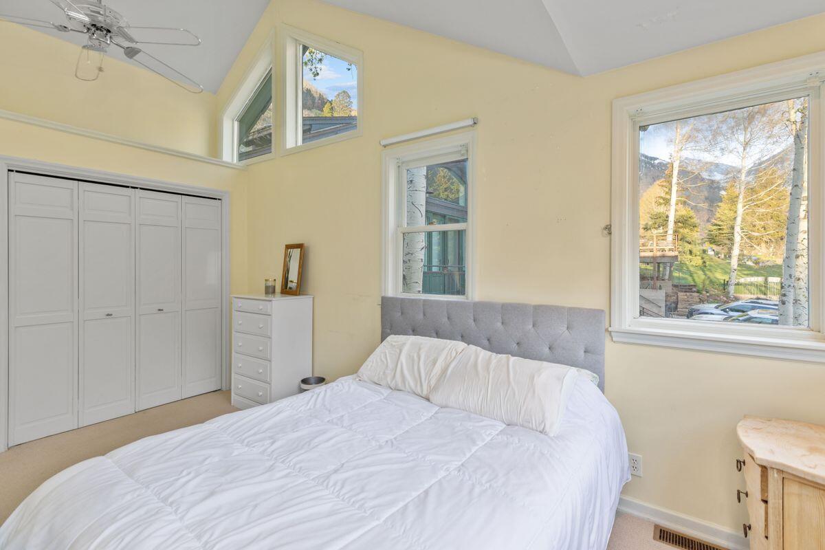 957 Primrose Alley