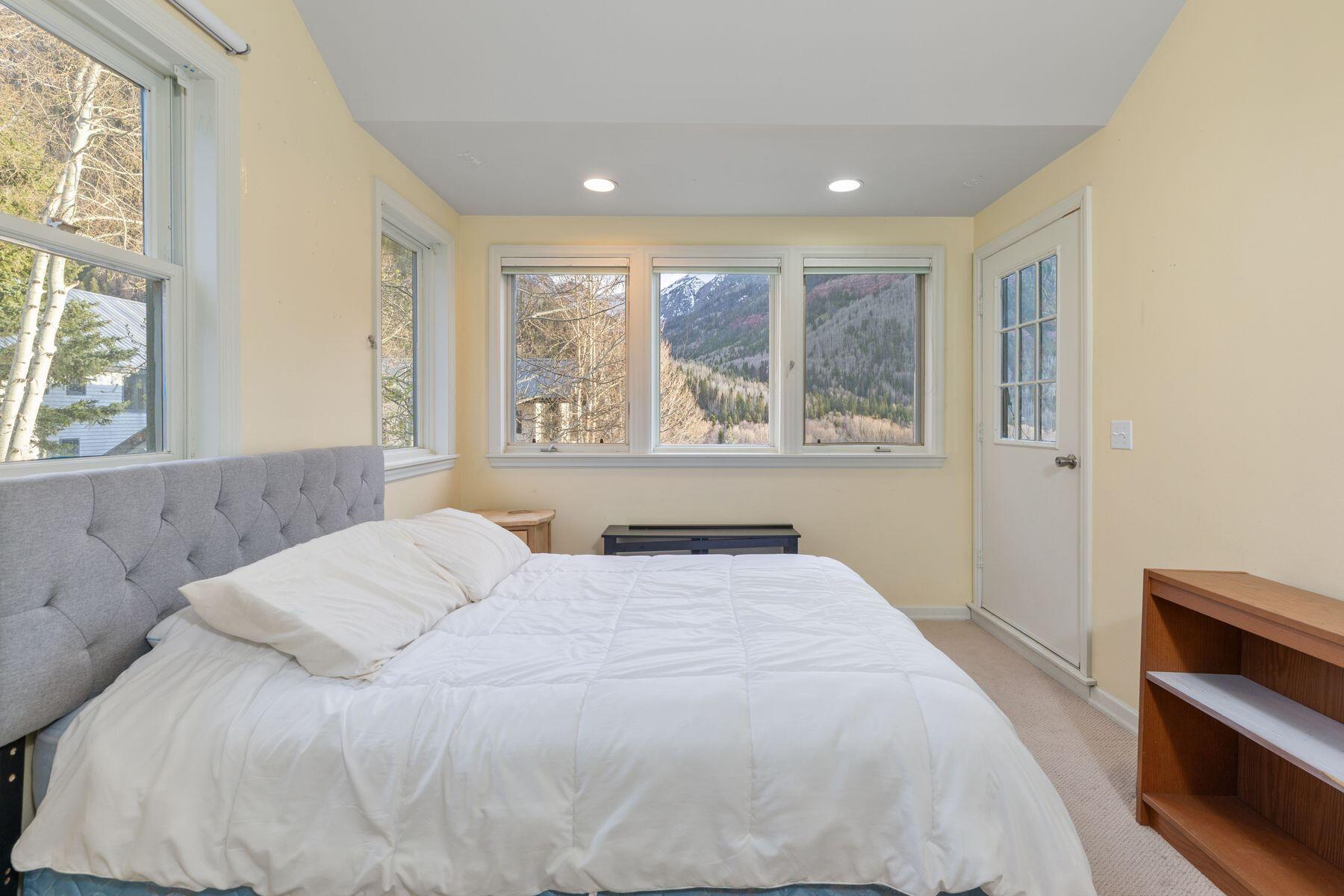 957 Primrose Alley
