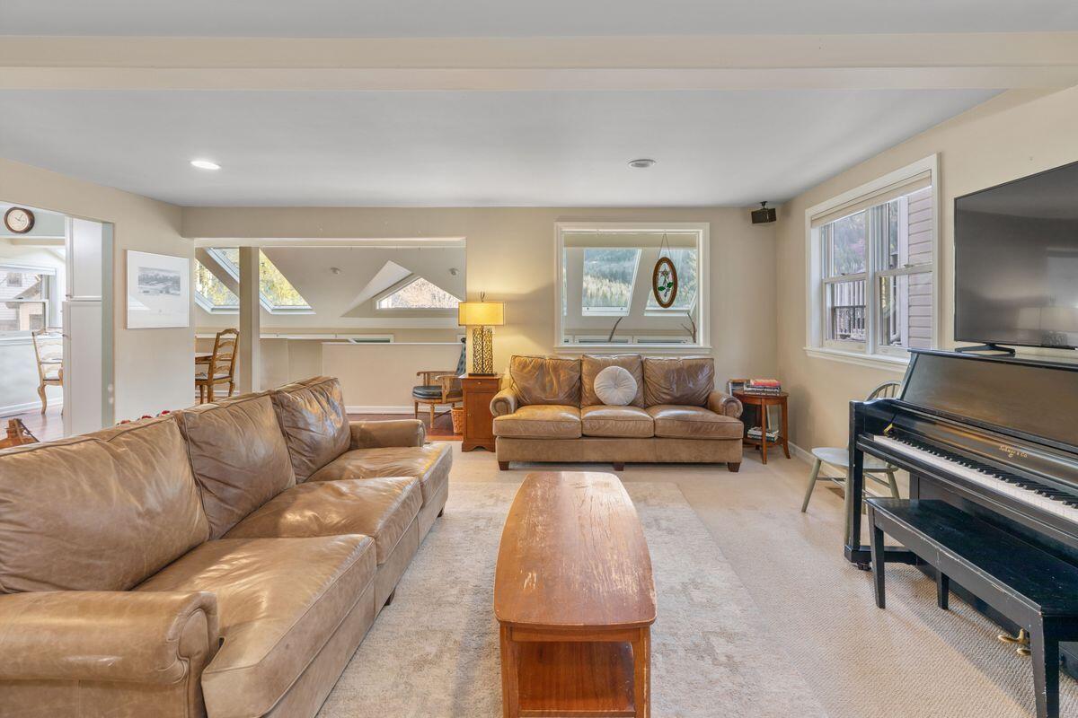 957 Primrose Alley