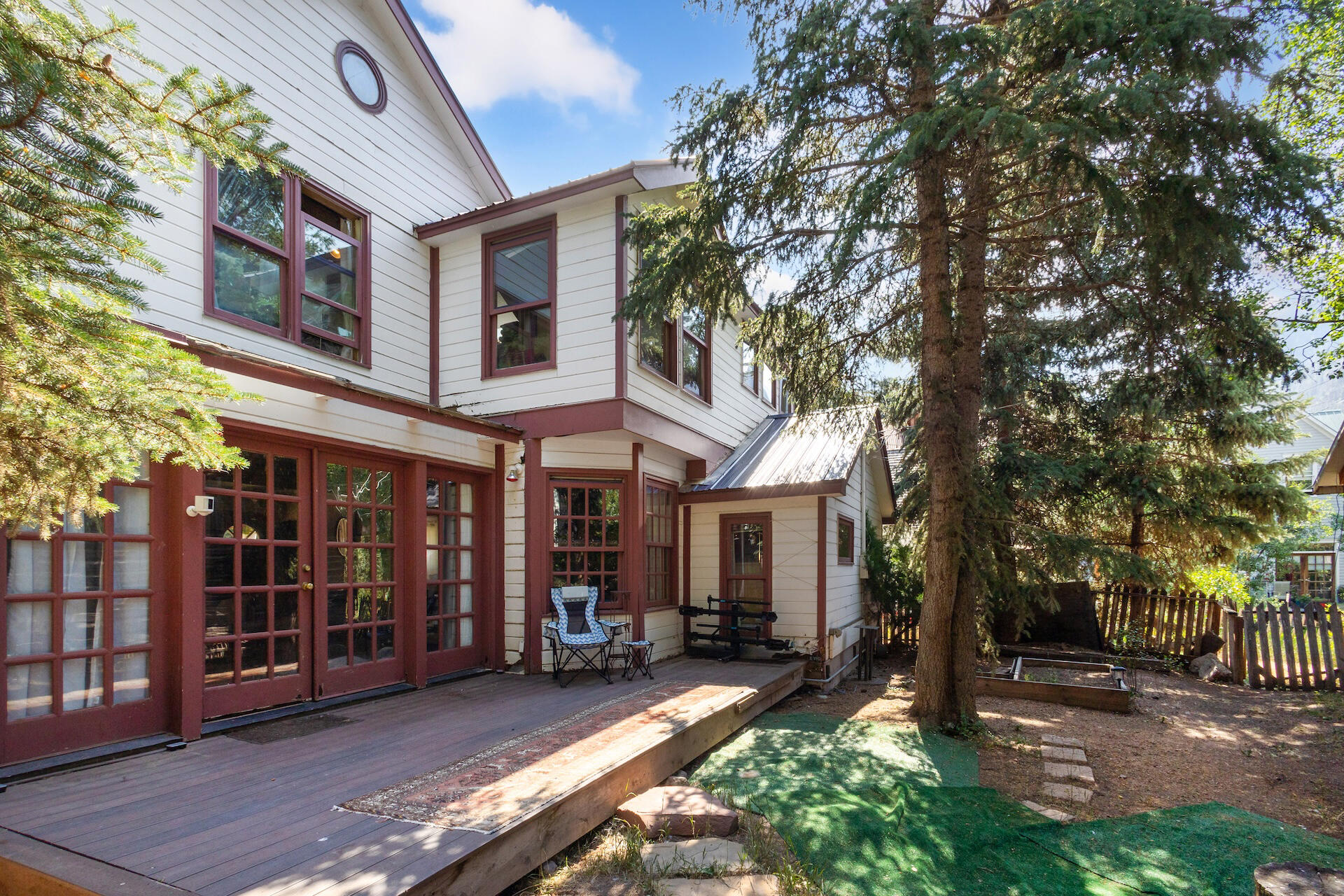 210 E Columbia Avenue