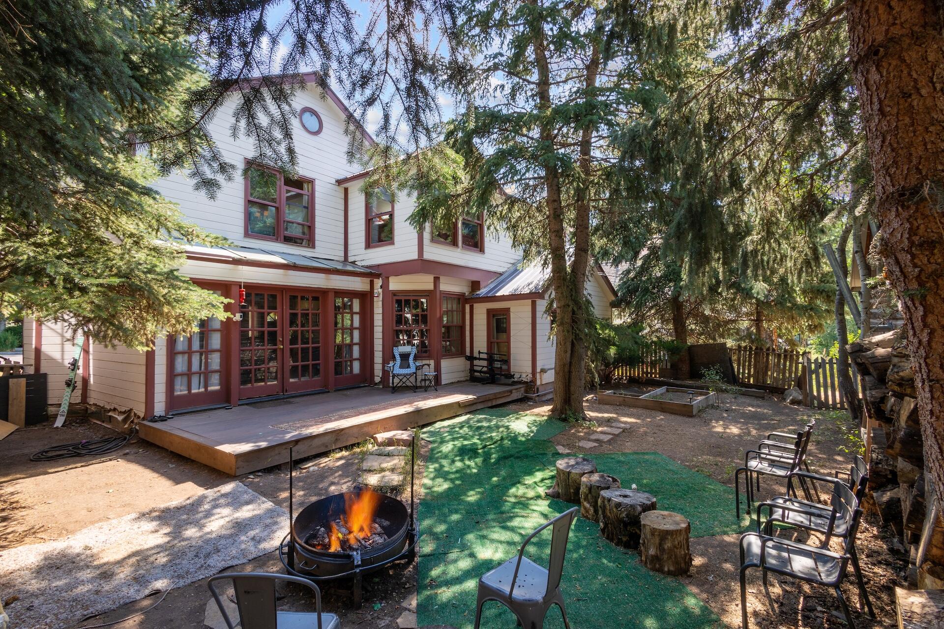 210 E Columbia Avenue