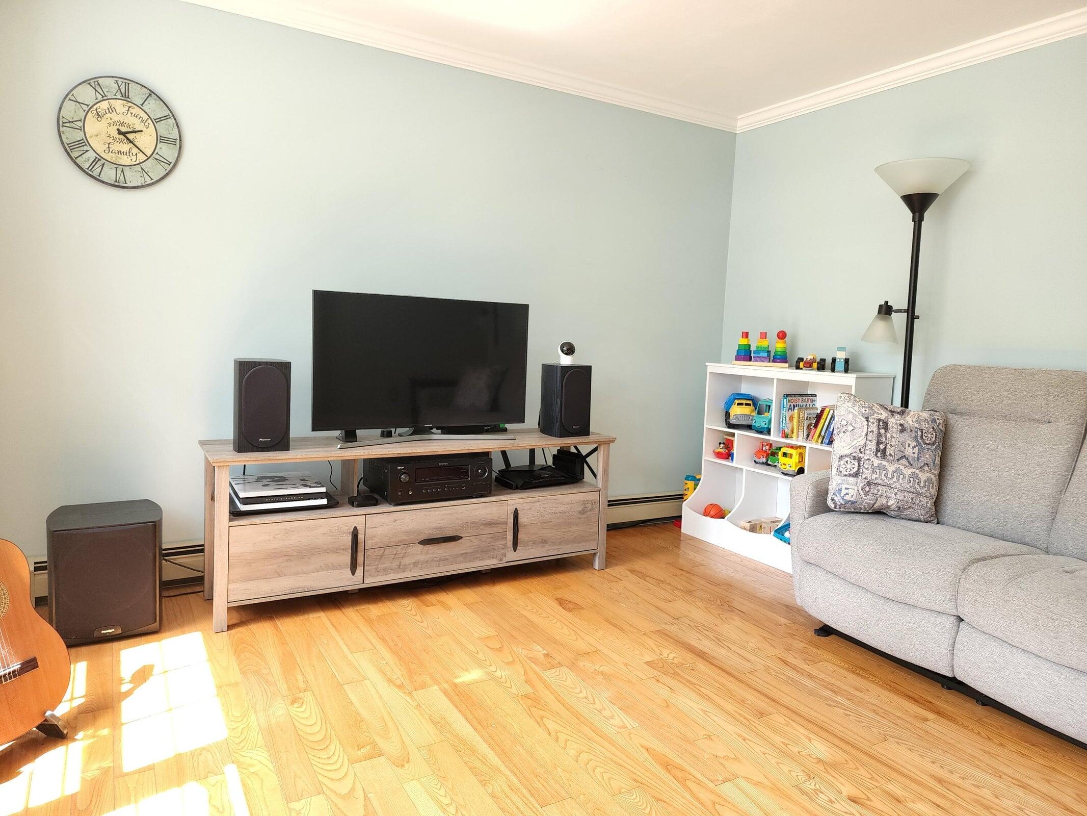 33 Neal Road, 33