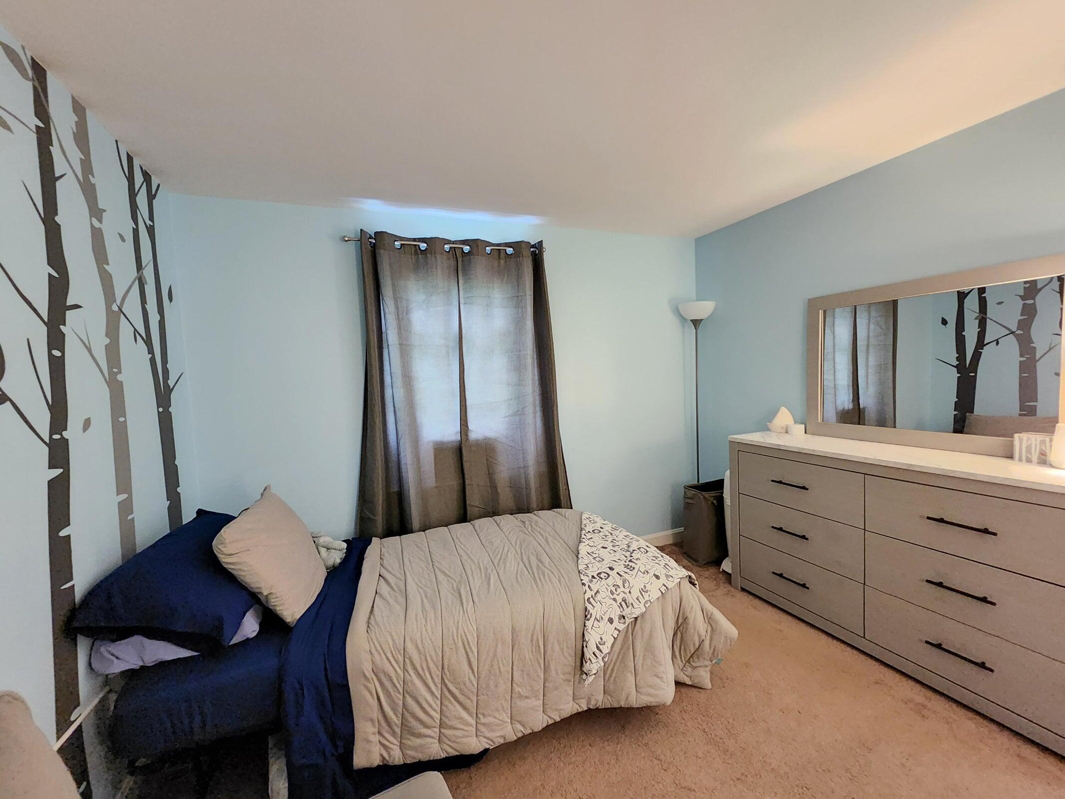 33 Neal Road, 33