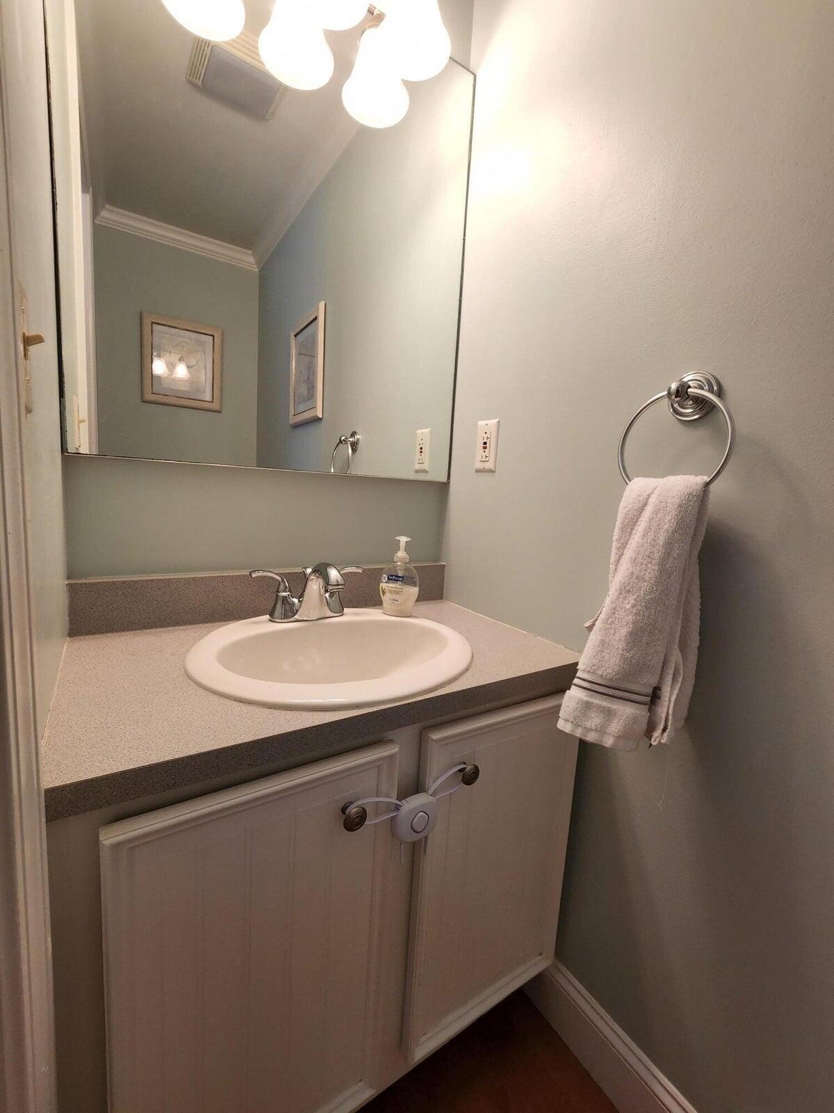 33 Neal Road, 33